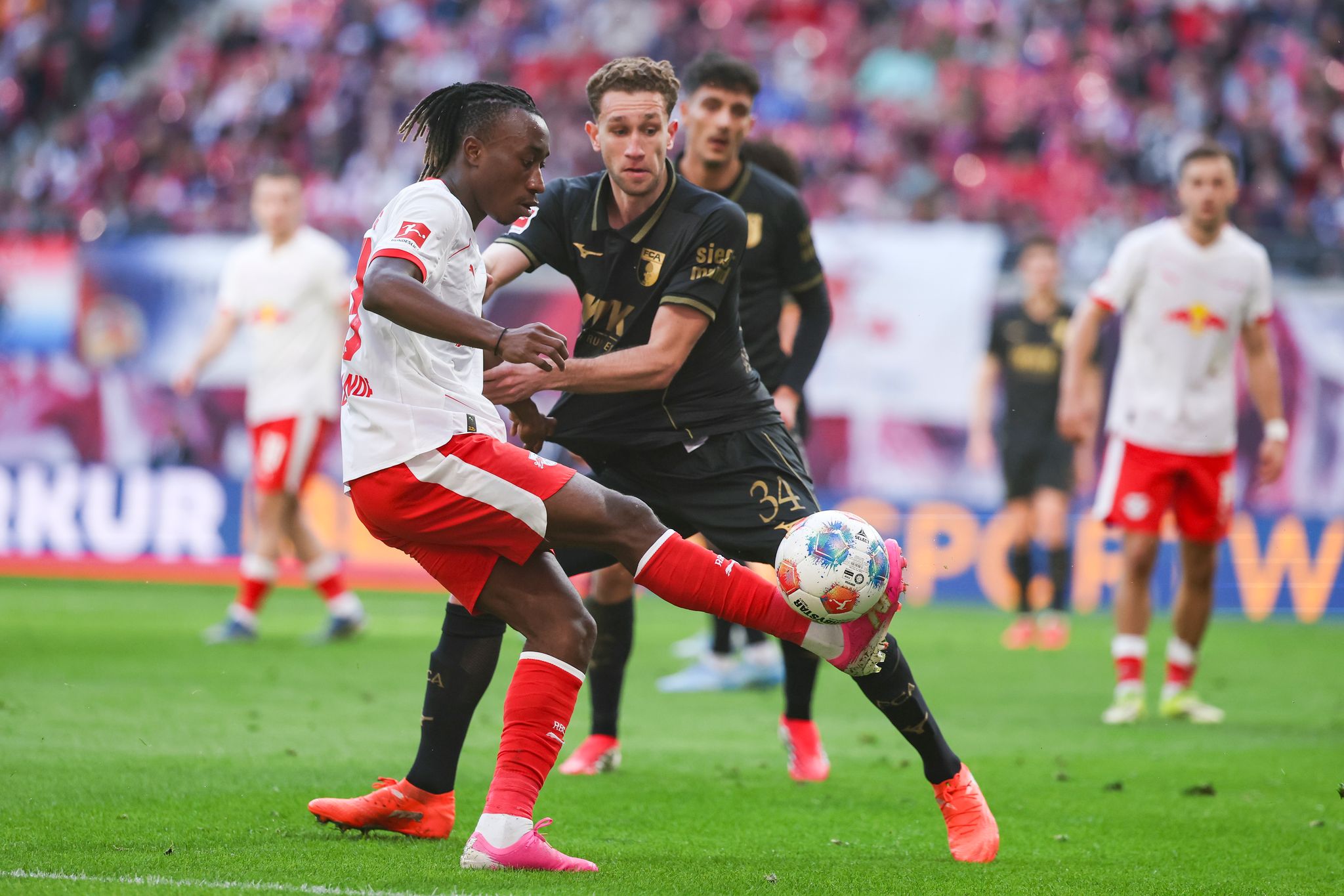 Sieg gegen Augsburg: Eigentor rettet Leipzig