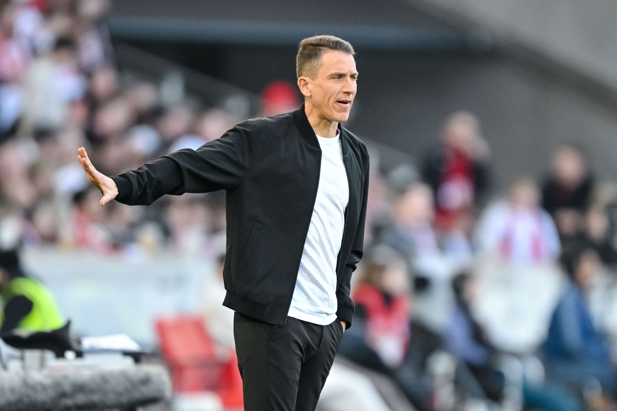 Wolfsburger Chefetage schweigt: Droht Coach Bauer das Aus?