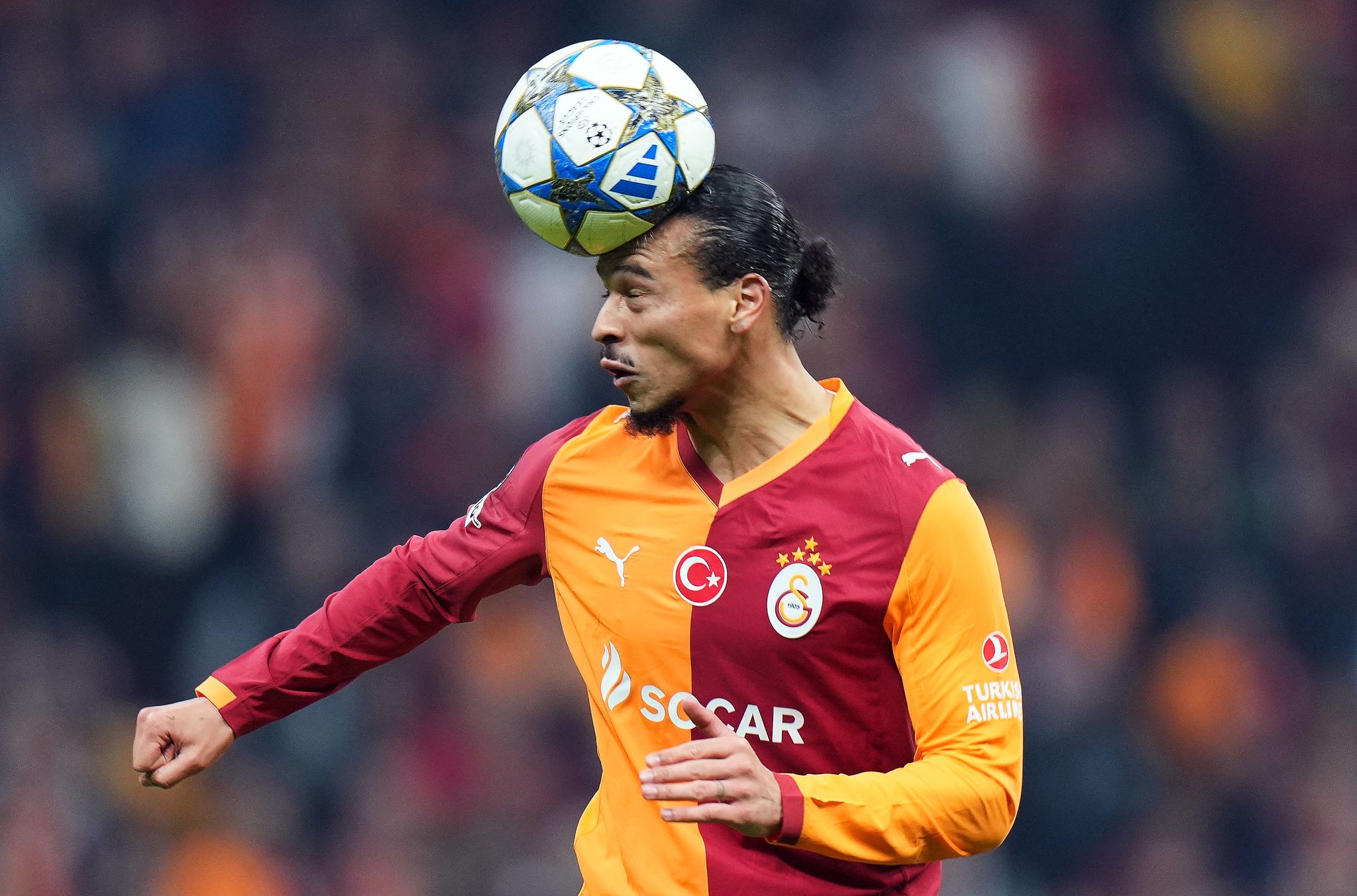 Bei Derbysieg: Leroy Sané legt auf und fliegt vom Platz
