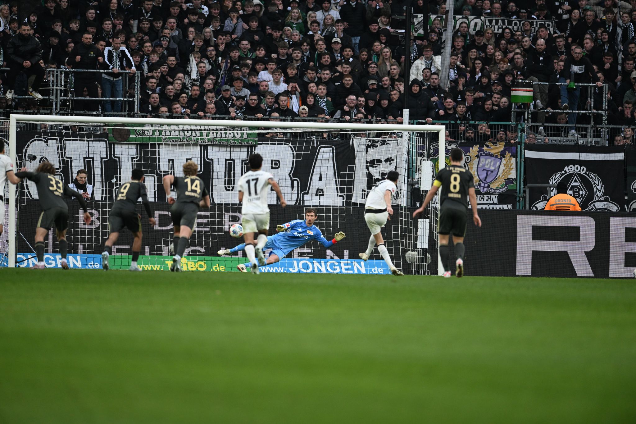 Gladbachs Matchwinner Diks supercool: «Er pinkelt Eiswürfel»