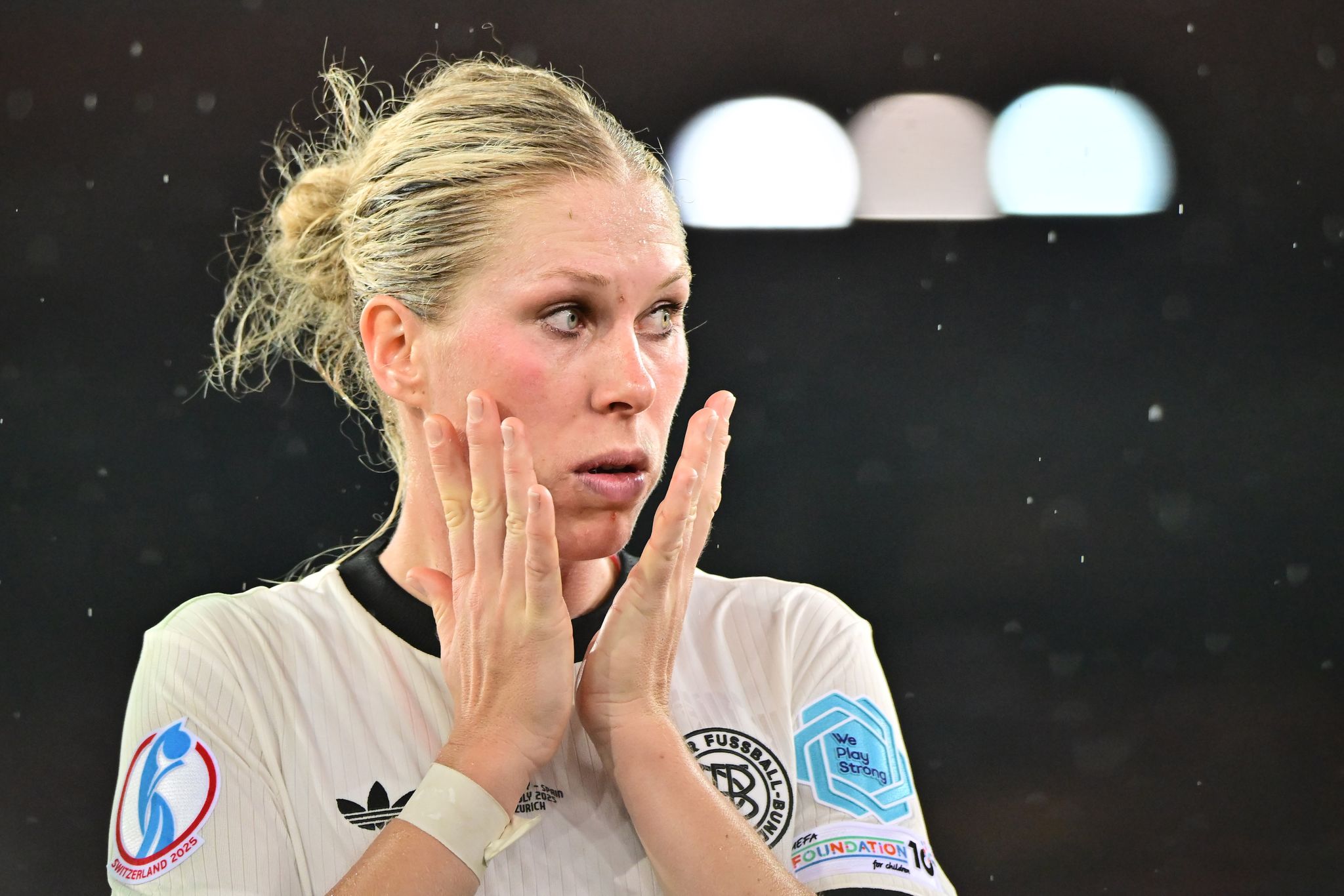 DFB-Frauen auf Kunstrasen: Schürfwunden programmiert?