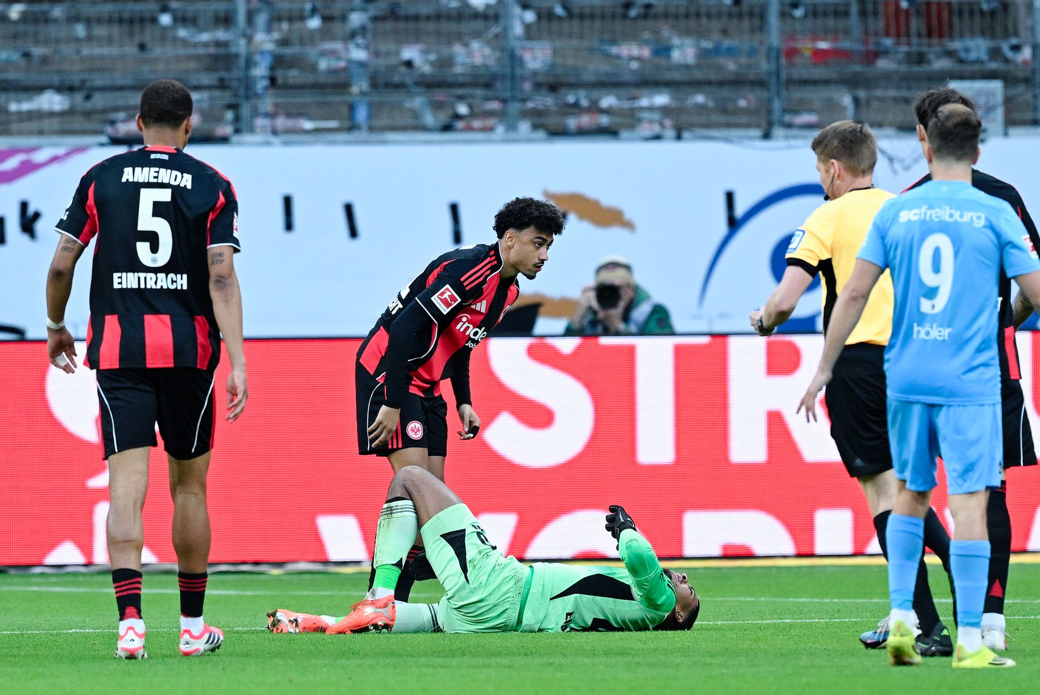 Nach frühem Verletzungsschock: Frankfurt besiegt Freiburg