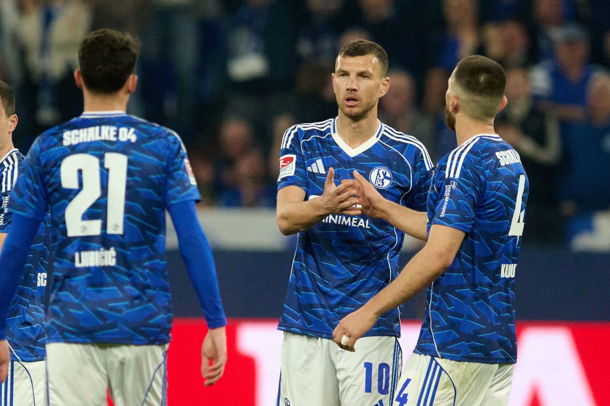 Schalke 04 legt im Aufstiegsrennen vor