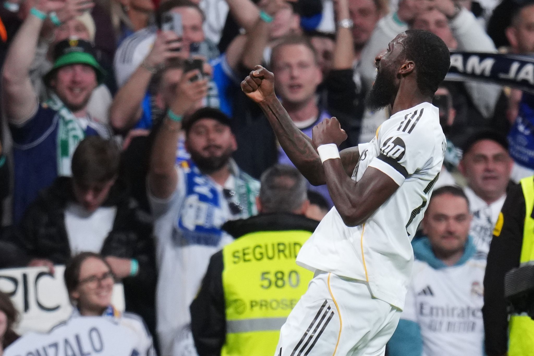 Rüdiger trifft: Real setzt Barça unter Druck