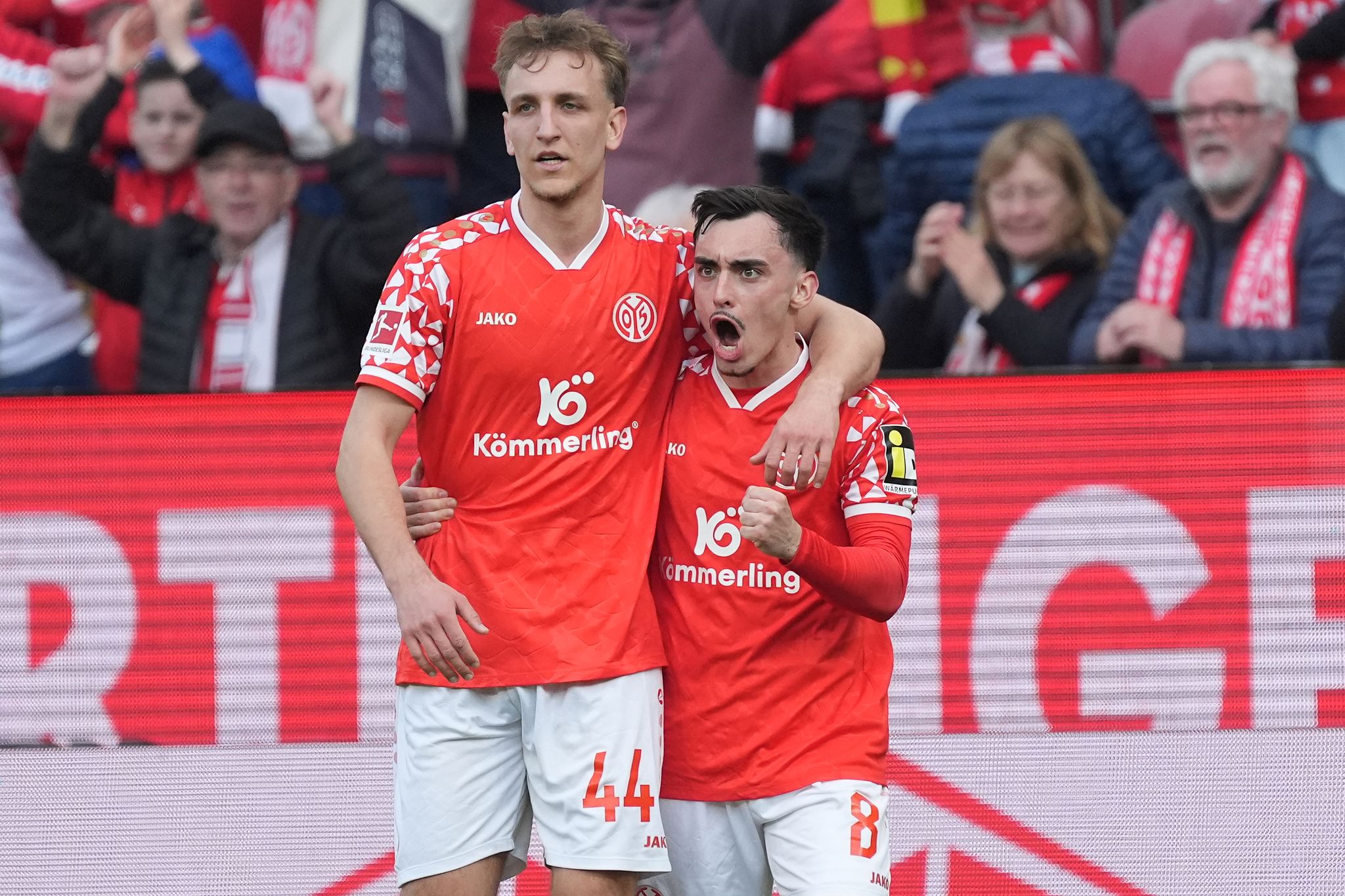 Mainz feiert Derby-Sieg gegen Frankfurt und Paul Nebel