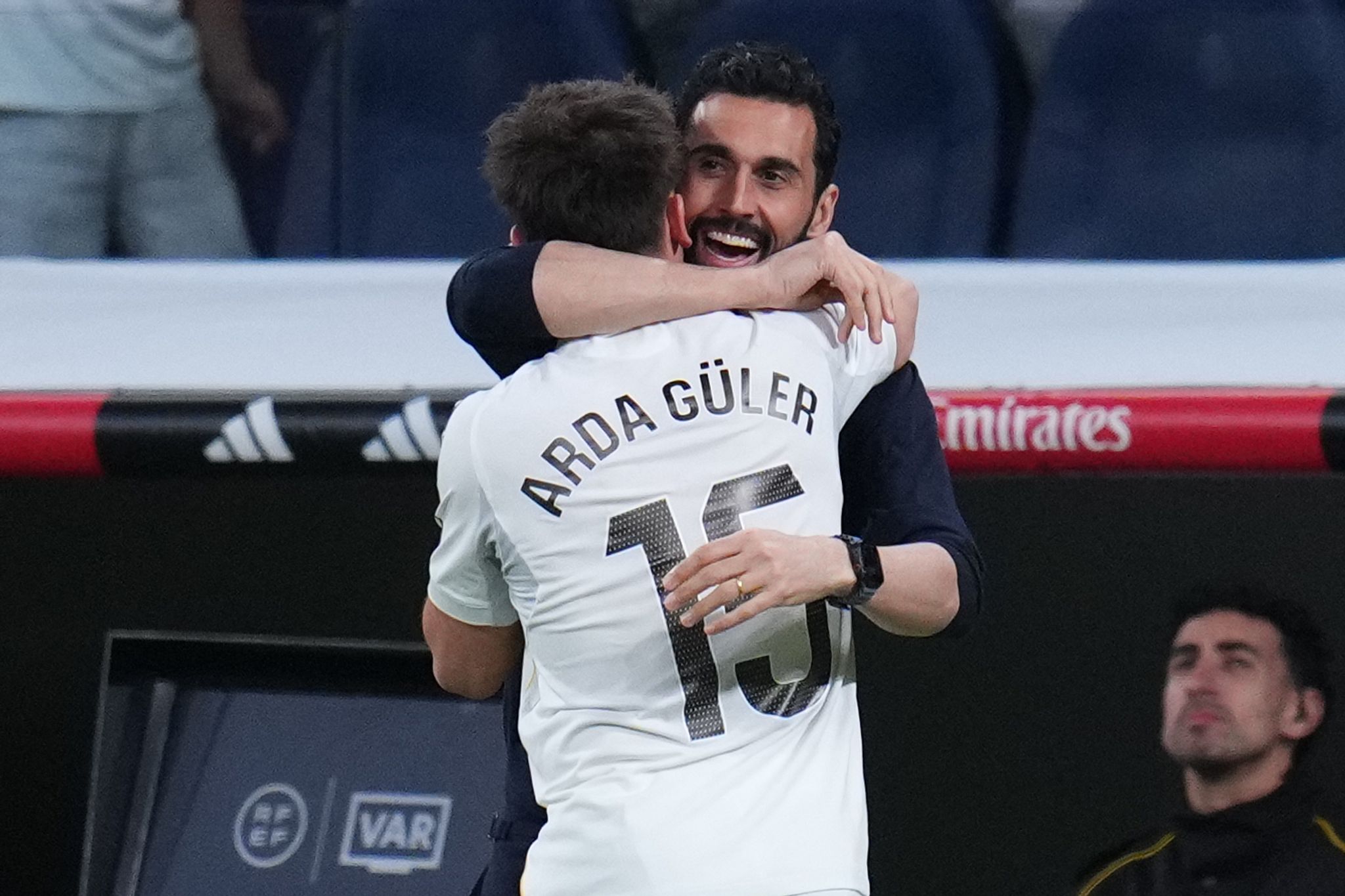 Tor aus 68 Metern: Güler versetzt das Bernabéu in Ekstase