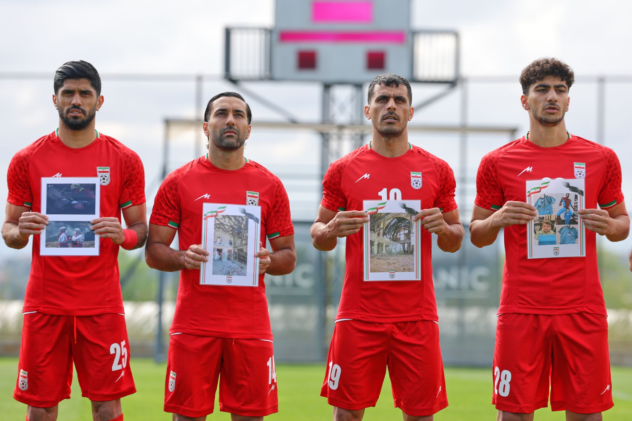 Botschaft zu Krieg: Iranisches Team zeigt Bilder von Kindern