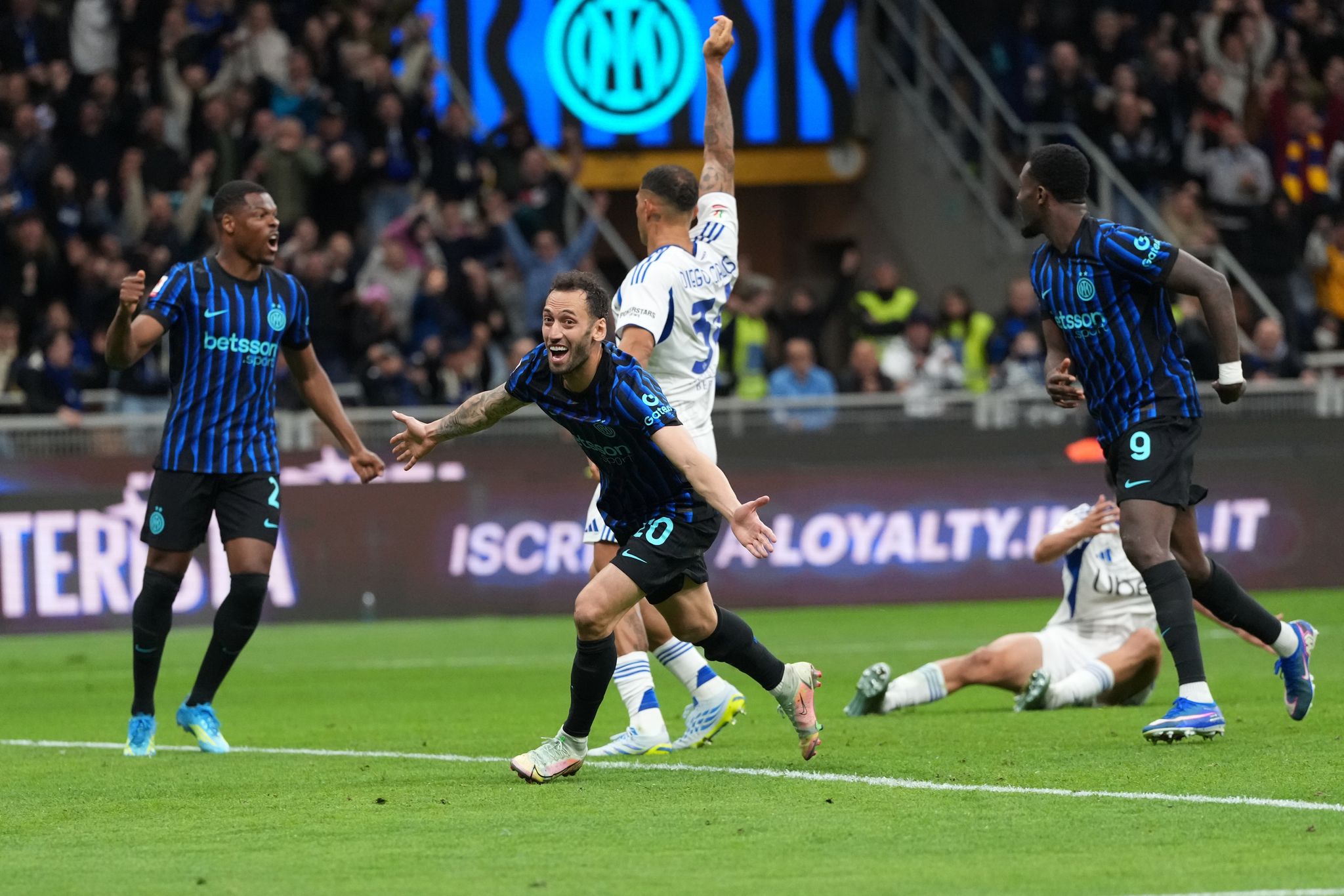 Como verpasst Pokal-Coup: Inter nach wildem Spiel im Finale