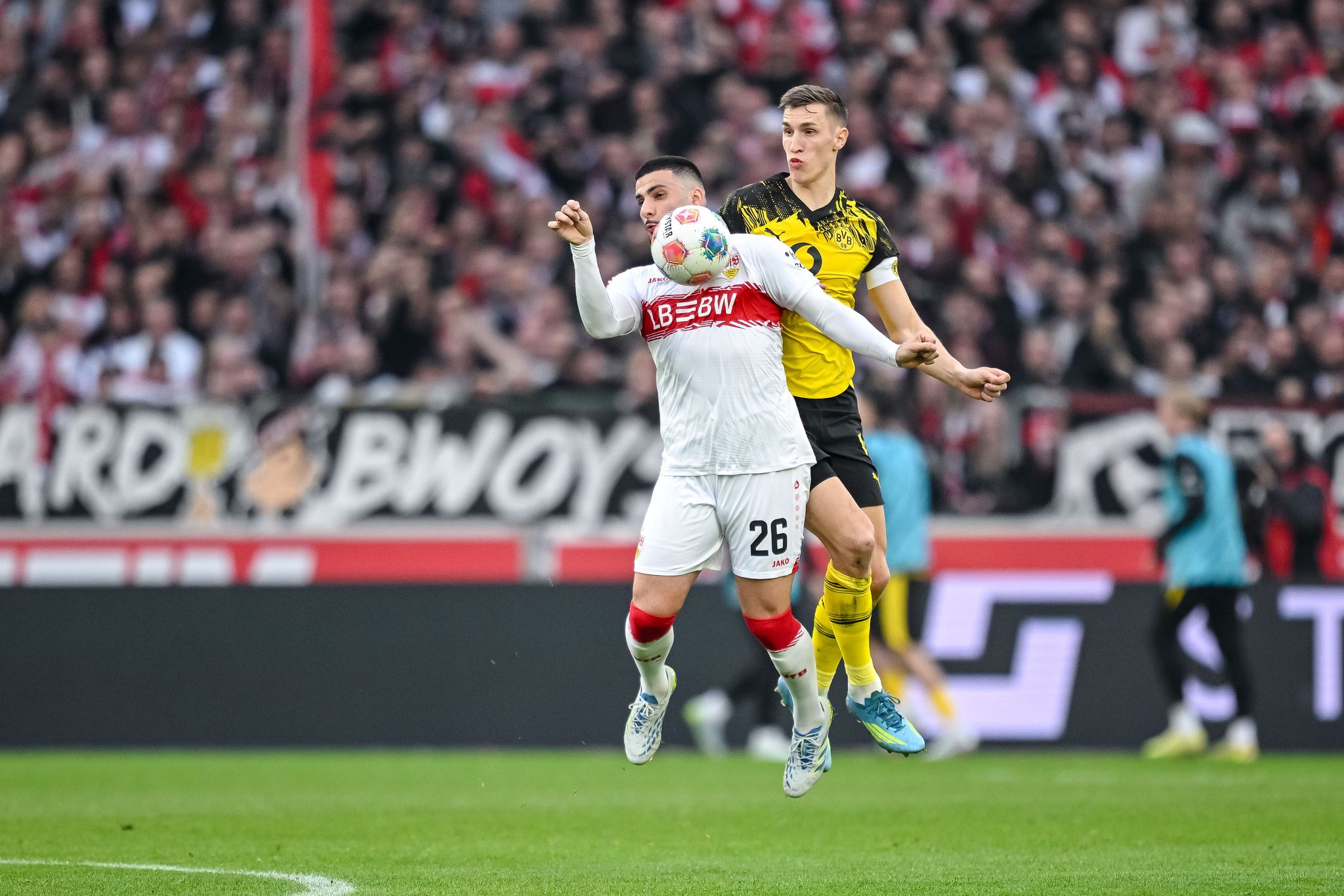 Später Doppelschlag: Dortmund besiegt Stuttgart im Topspiel