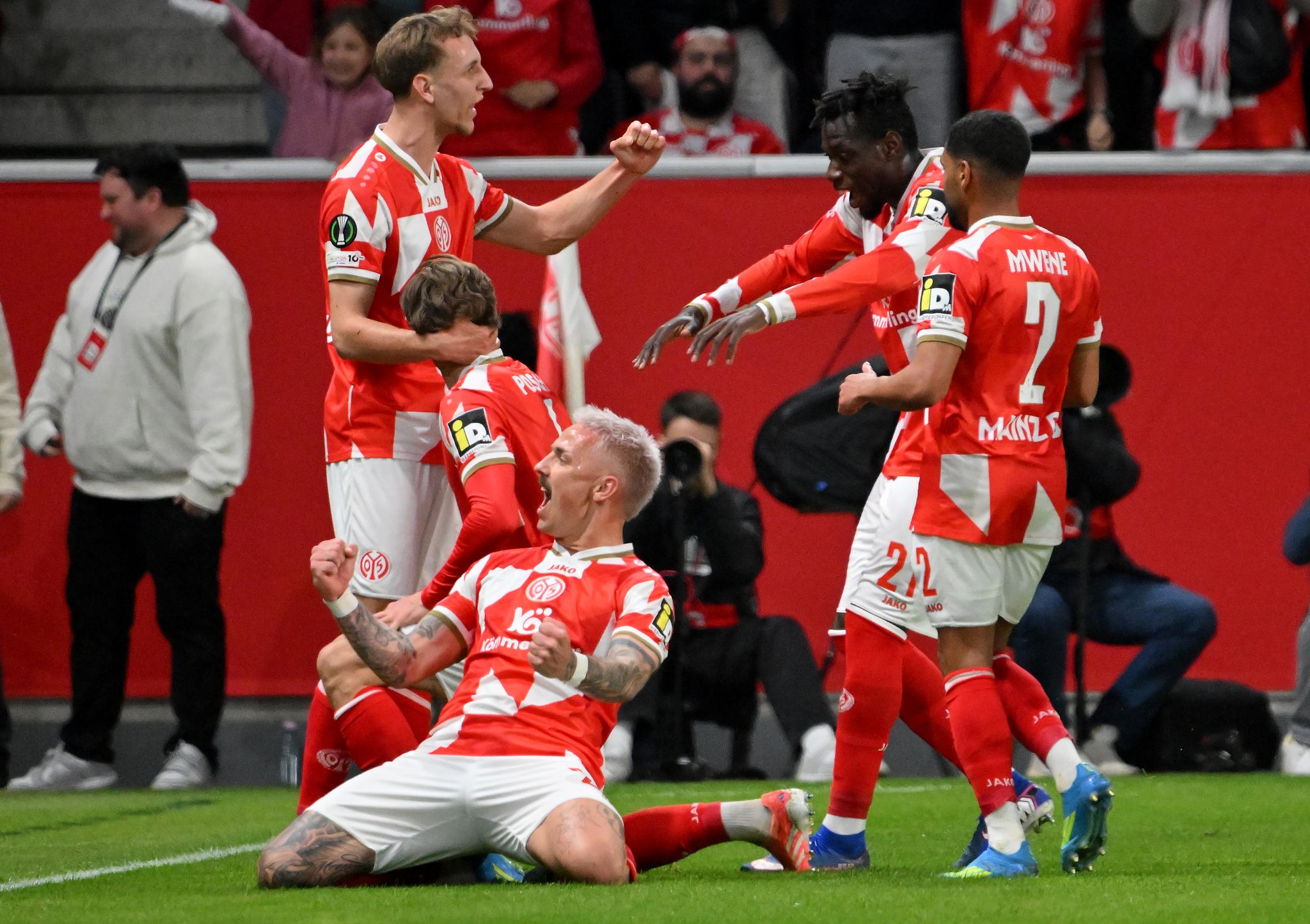 Magische Mainzer nach zwei Toren vor Halbfinal-Einzug