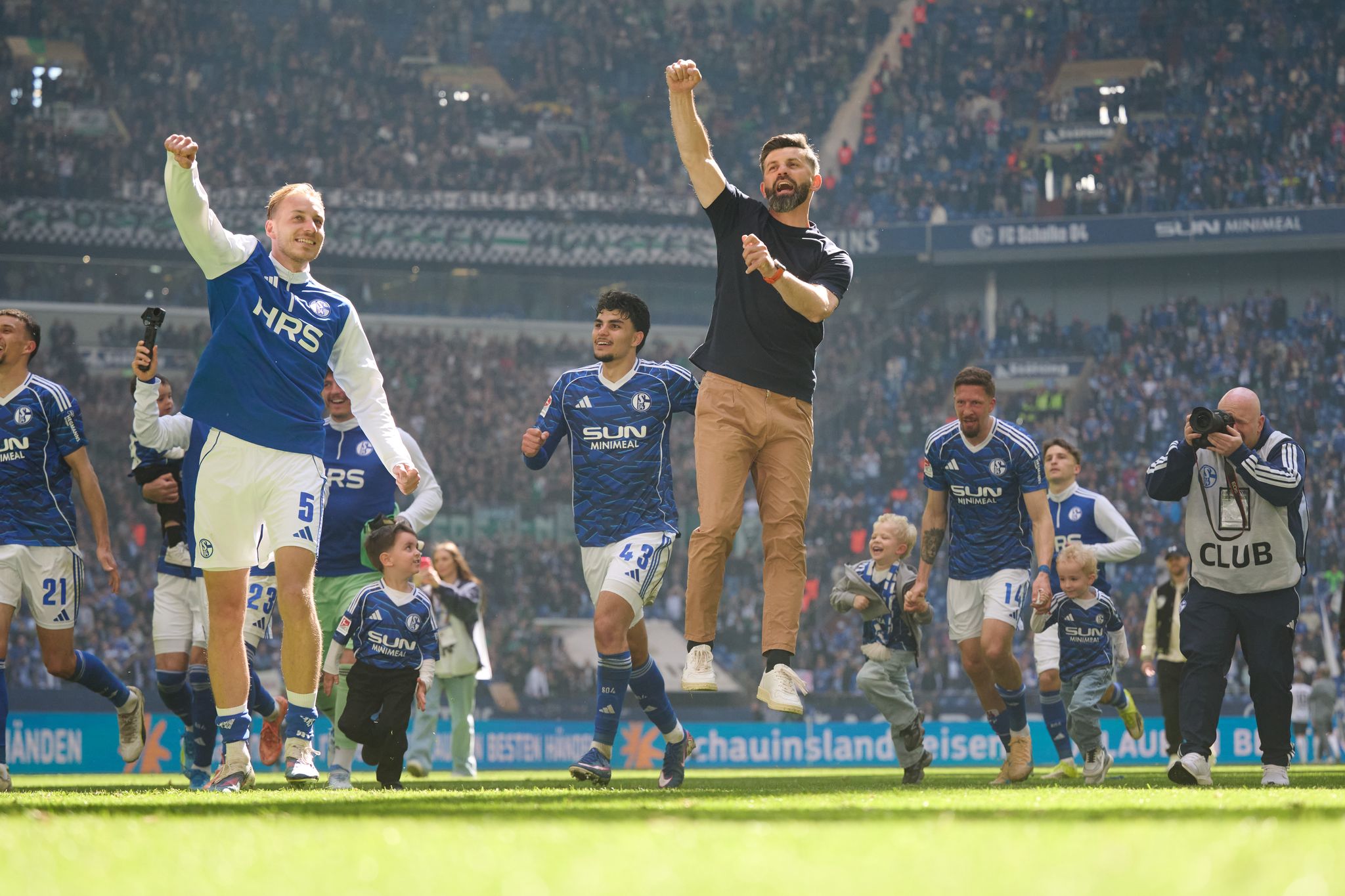 «Der S04 ist wieder da»: Schalke ist dem Aufstieg nah
