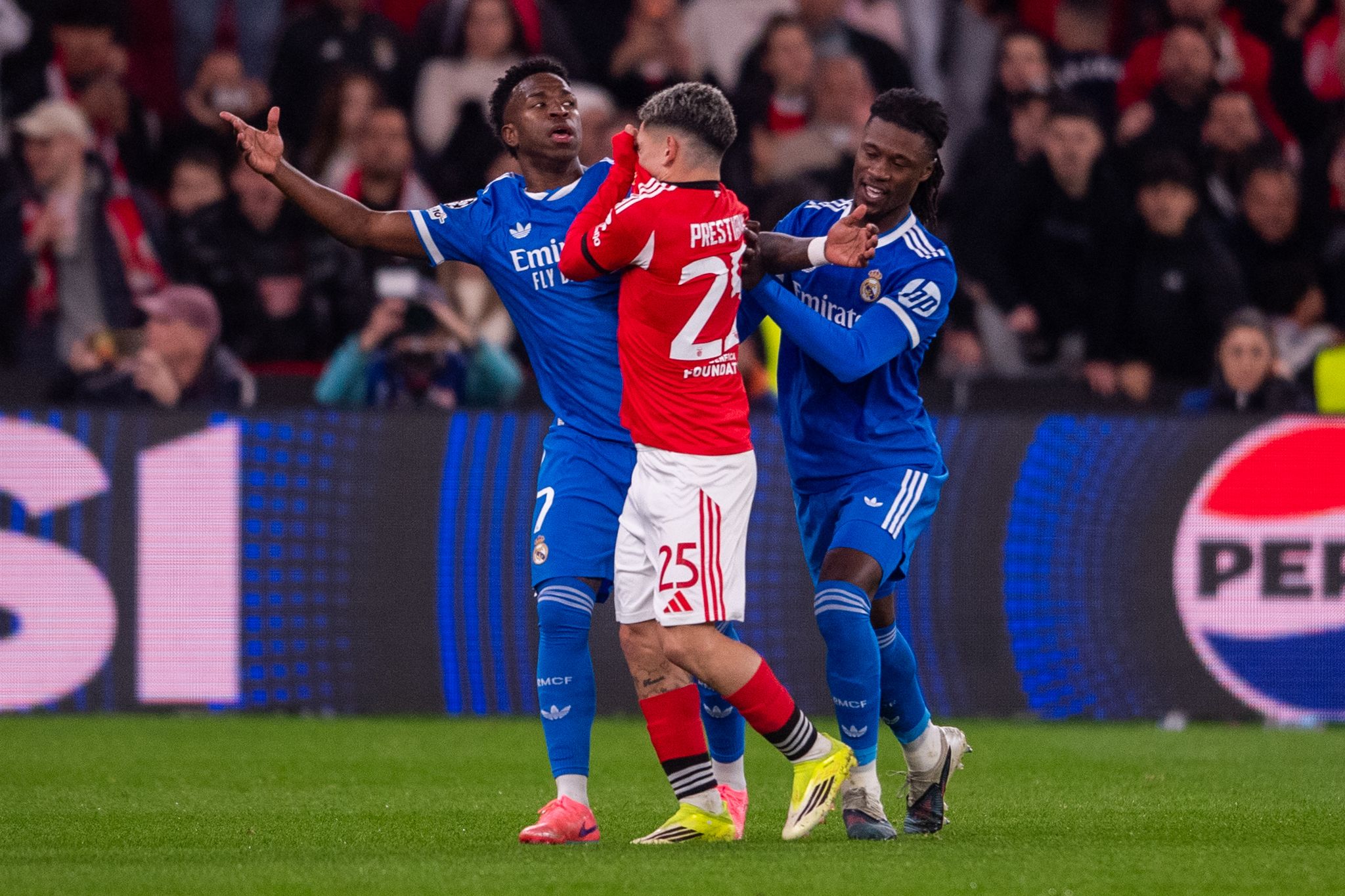 Sperre für Prestianni nach Beleidigung gegen Vinícius Júnior