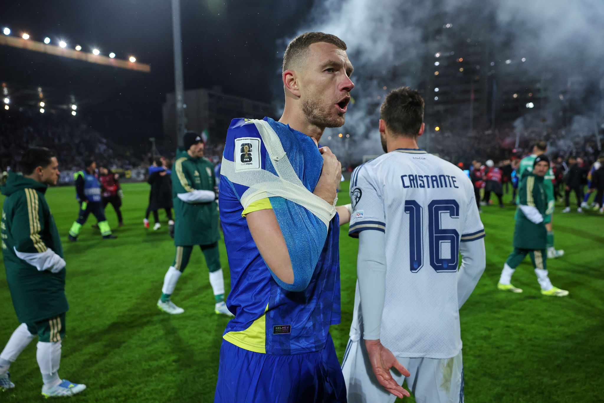 Bosniens WM-Held verletzt sich: Schalke sorgt sich um Dzeko