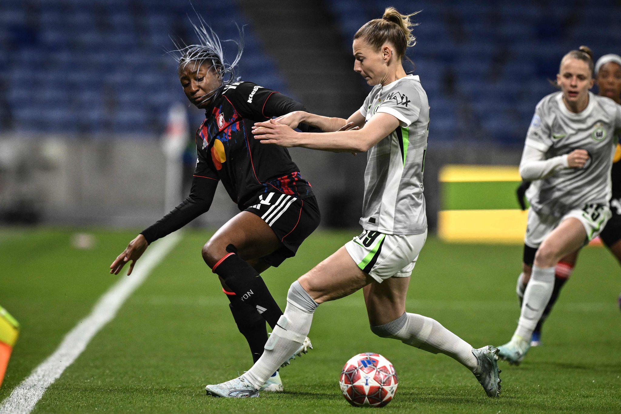 Drei späte Gegentore: Wolfsburg fliegt aus Champions League