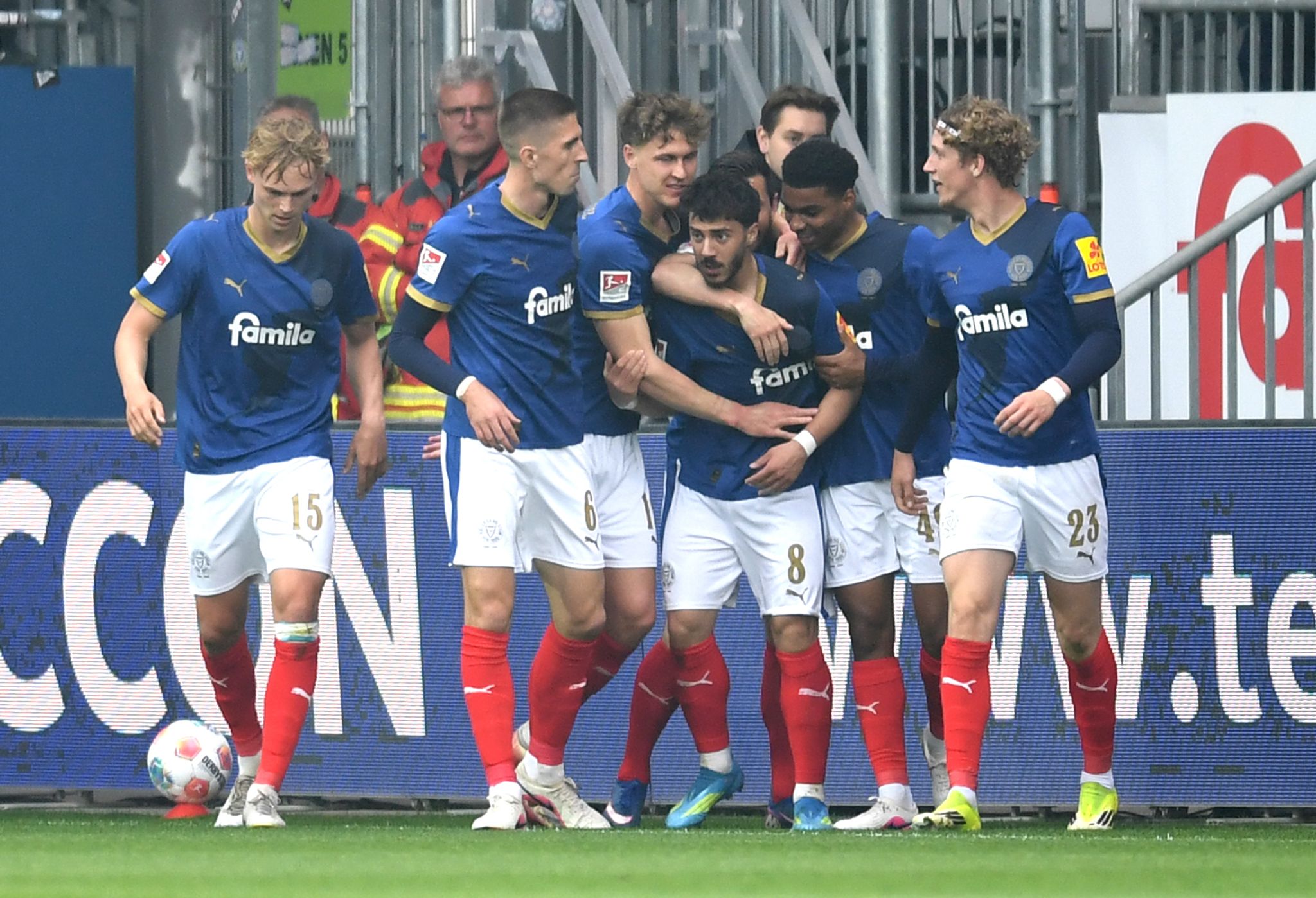 Klassenerhalt greifbar: Kiel fertigt Kaiserslautern ab