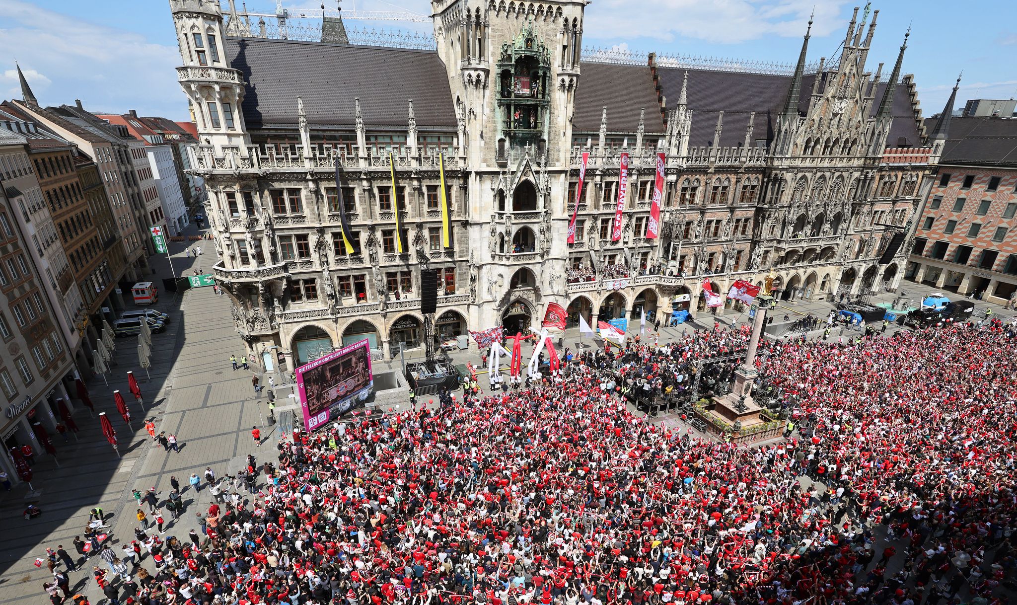 FC Bayern feiert am 17. Mai auf Münchner Marienplatz