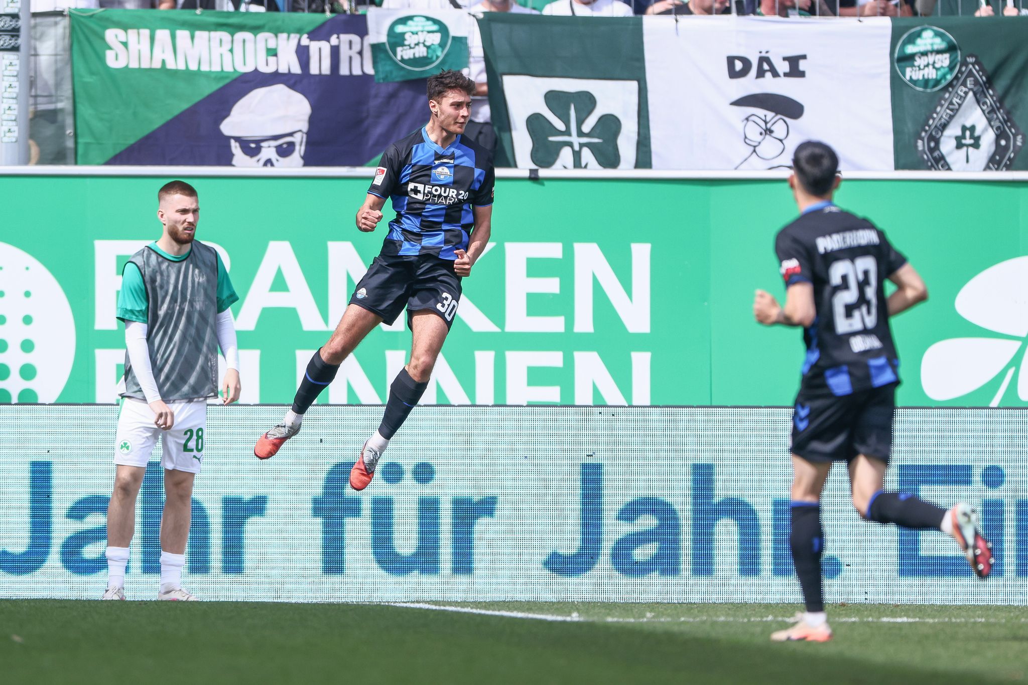 SC Paderborn unterstreicht Aufstiegsambitionen in Fürth