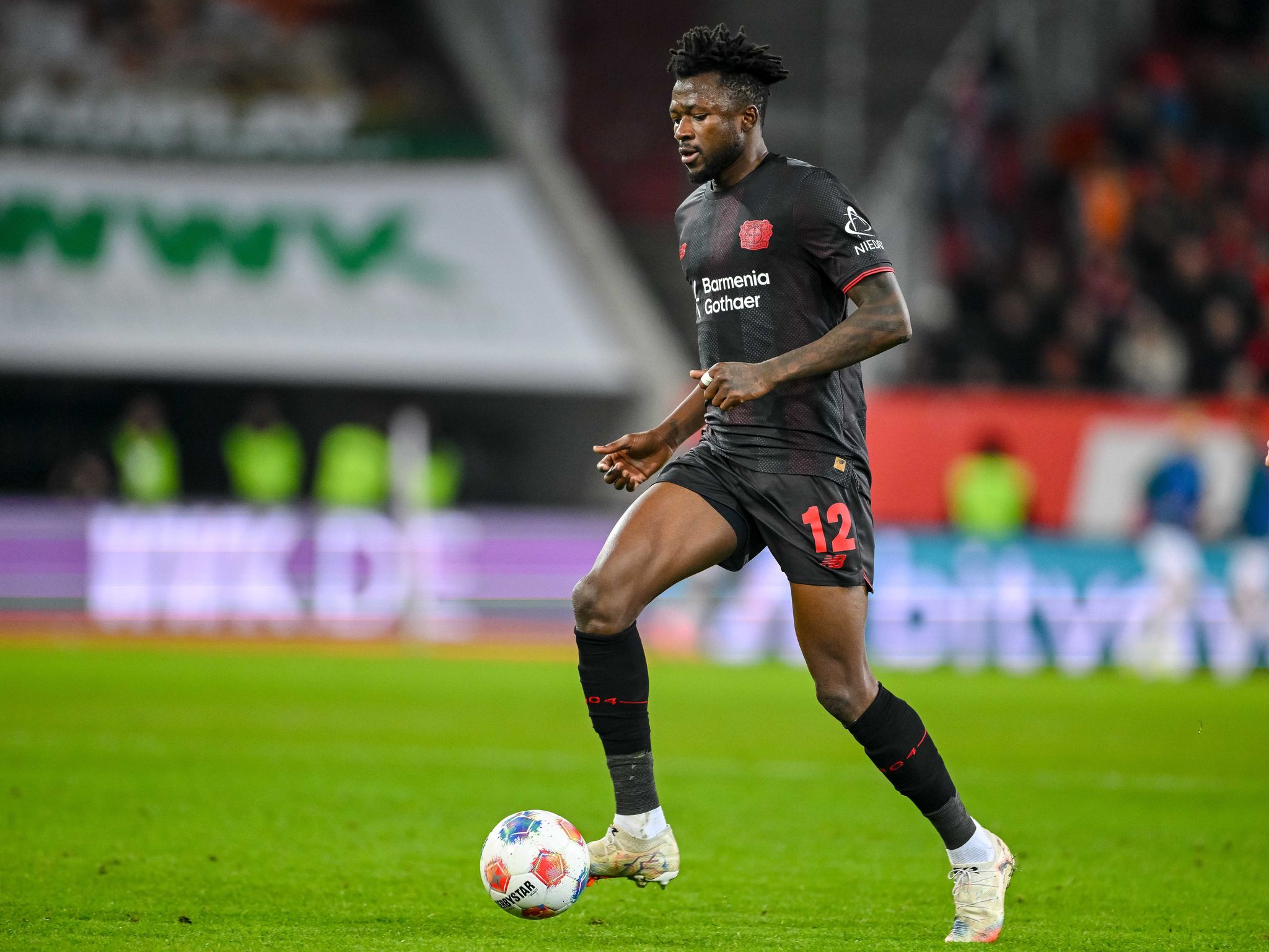 Leverkusen verlängert Vertrag mit Abwehrspieler Tapsoba