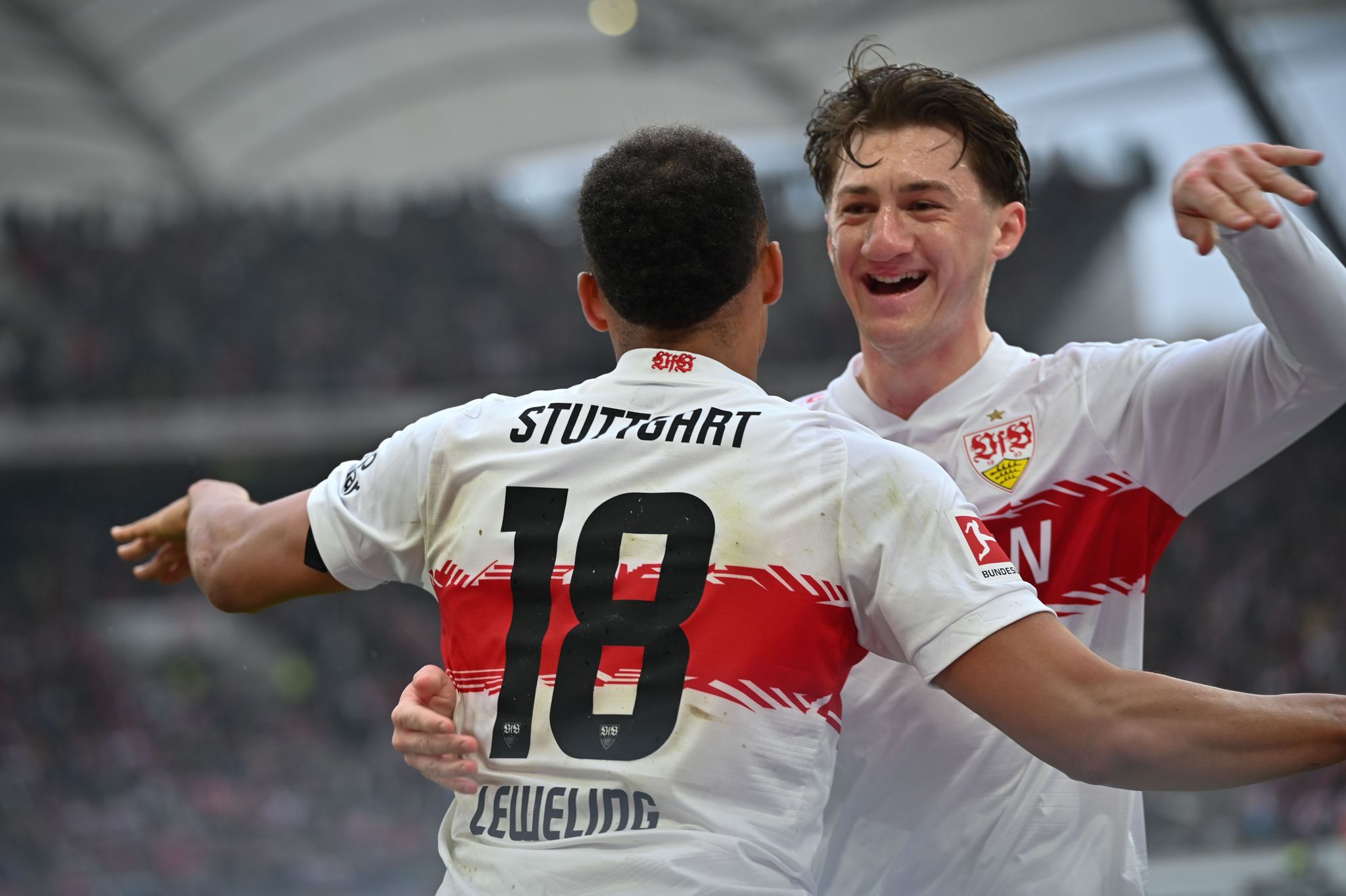 Stiller eröffnet: VfB fegt über schwachen HSV hinweg