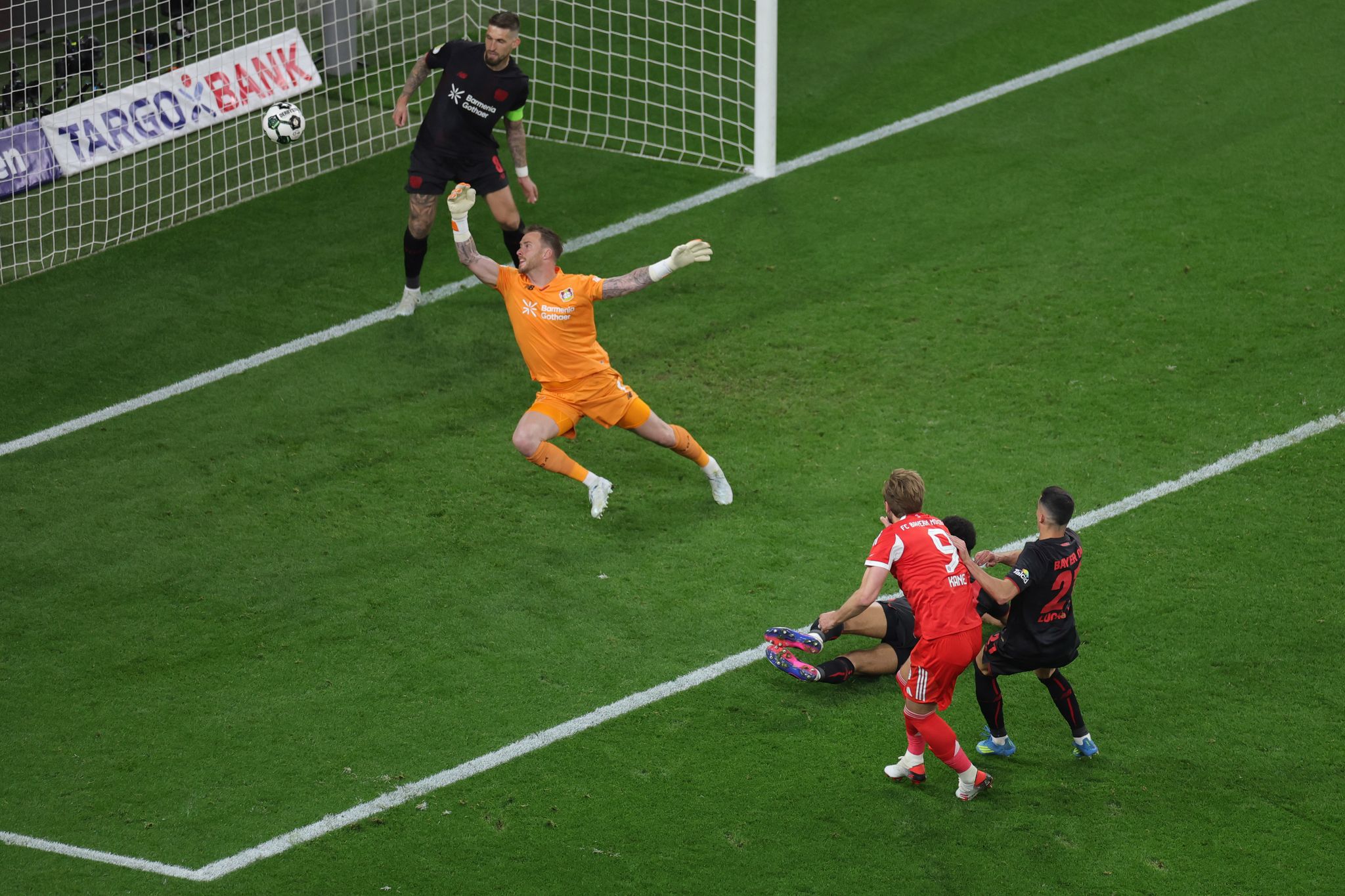 Triple-Traum lebt: FC Bayern zieht ins Pokalfinale ein