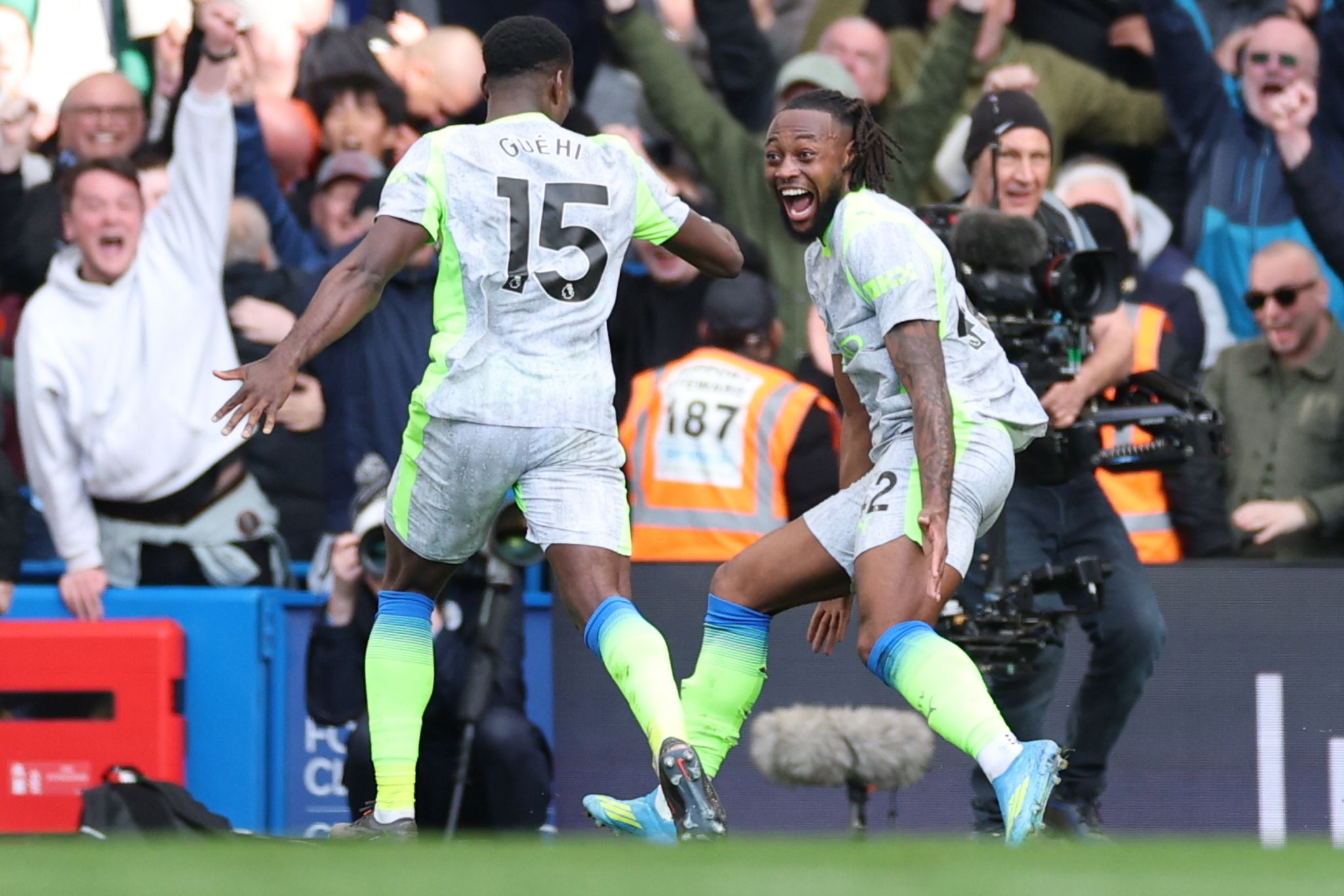 3:0 gegen Chelsea: Man City verkürzt Rückstand auf Arsenal