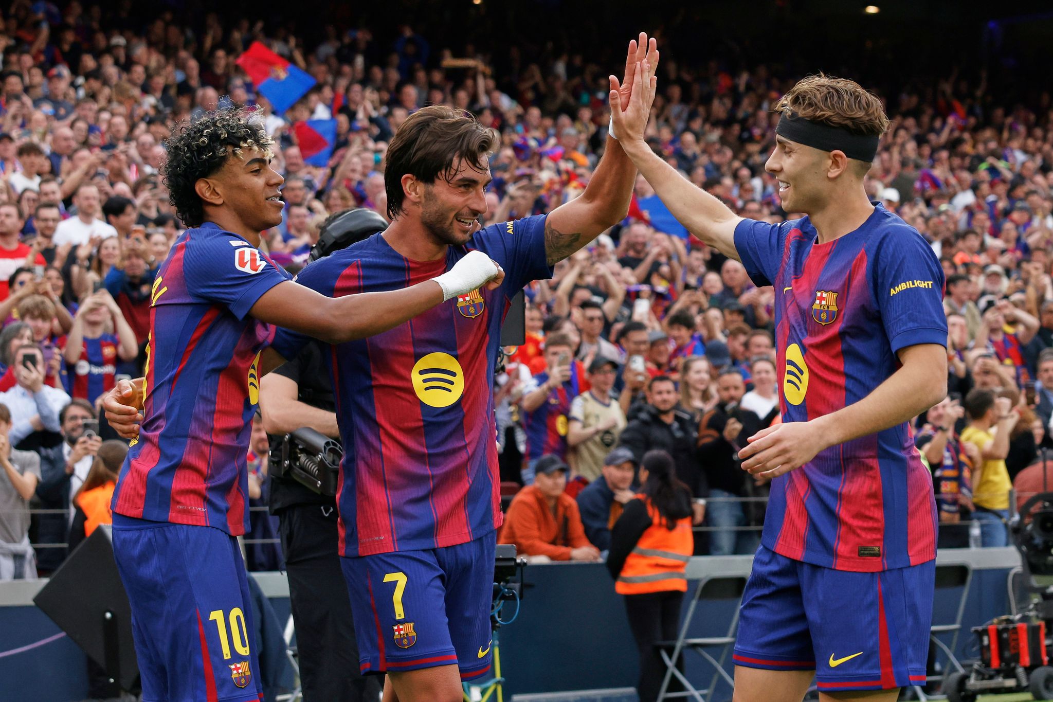 FC Barcelona siegt im Stadtderby klar und distanziert Real