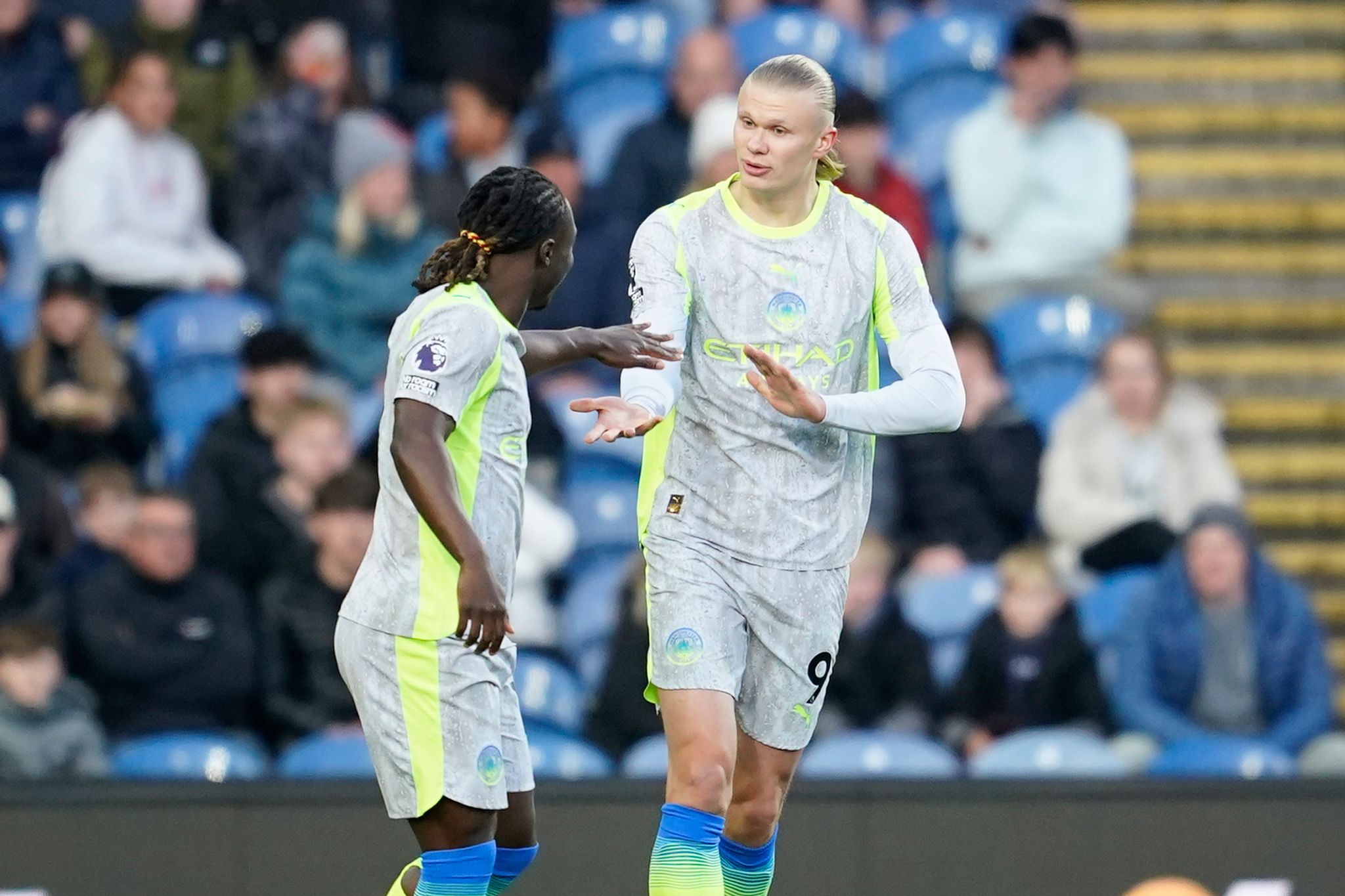 Man City löst Arsenal an der Tabellenspitze ab