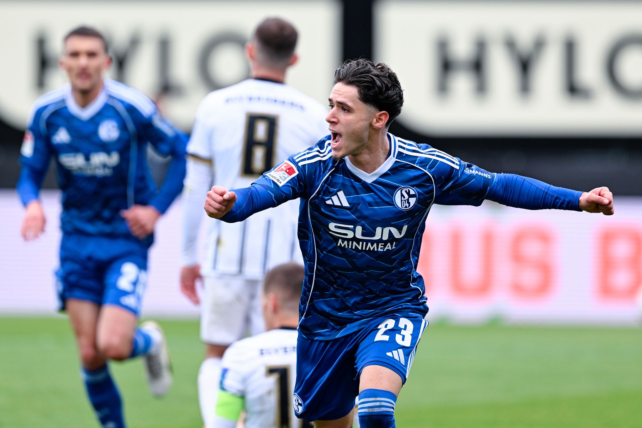 2:1 im Topspiel – Schalke mit Big Point in Elversberg