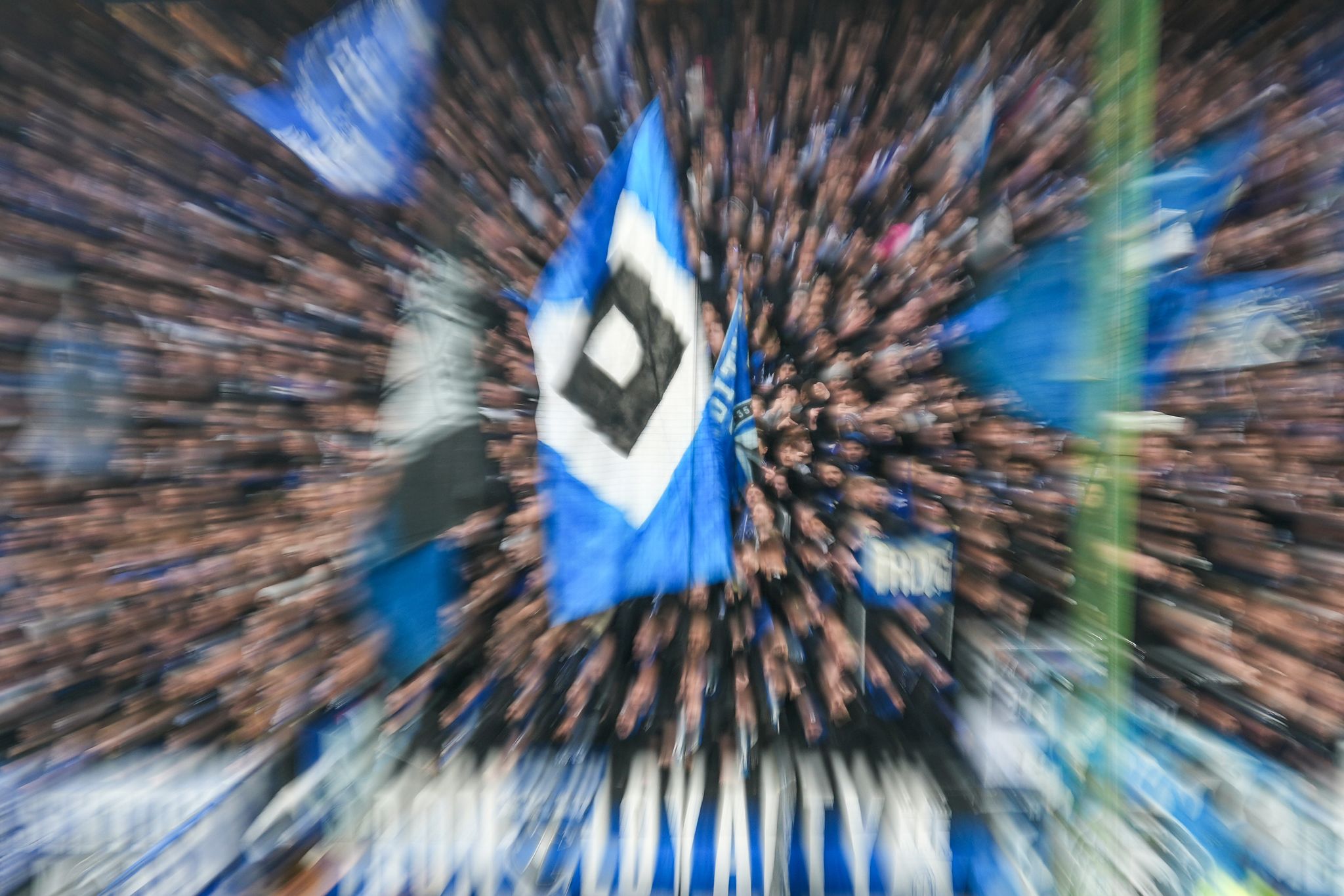 HSV-Spielerin bricht nach Abpfiff zusammen