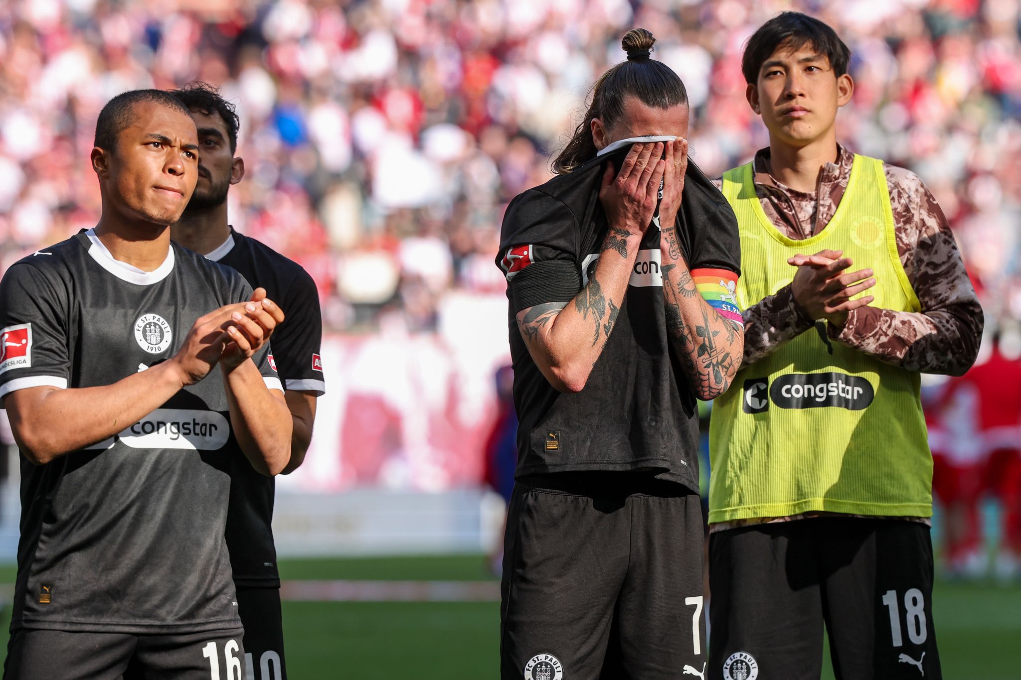 Wer steigt ab? Endspiel St. Pauli gegen Wolfsburg perfekt