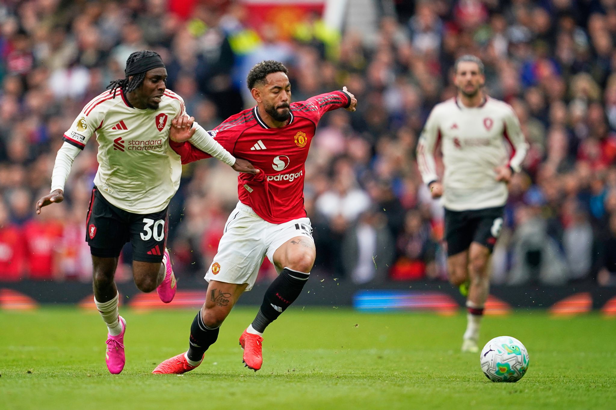 Liverpool verliert bei Man United – Sorgen um Legende