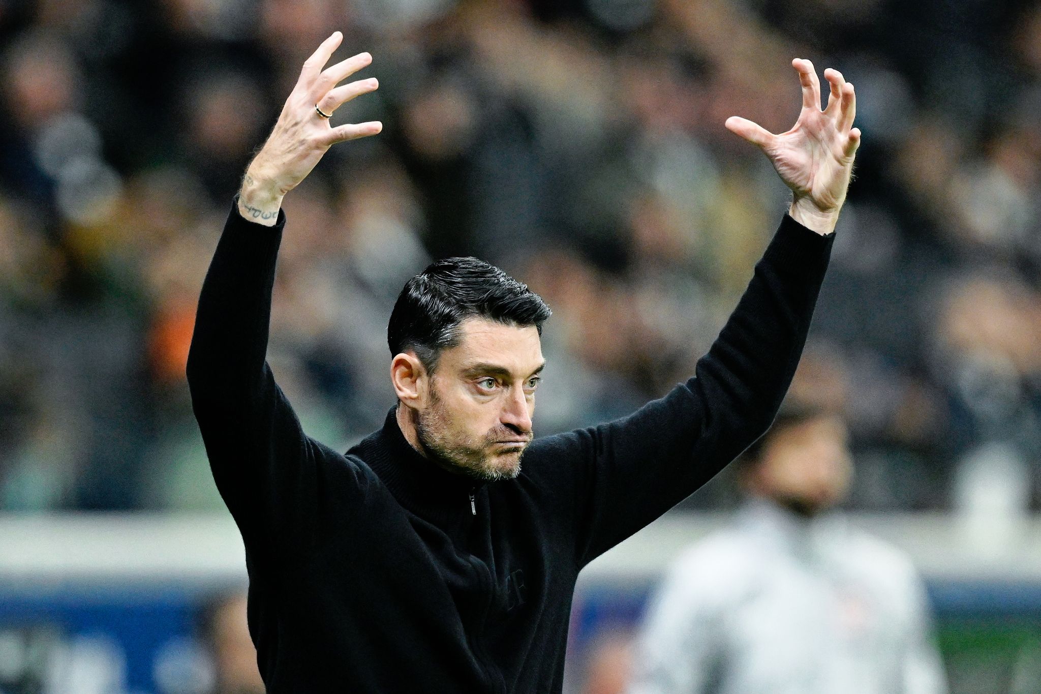 Vor HSV-Spiel: Eintracht-Coach Riera mit Wutrede