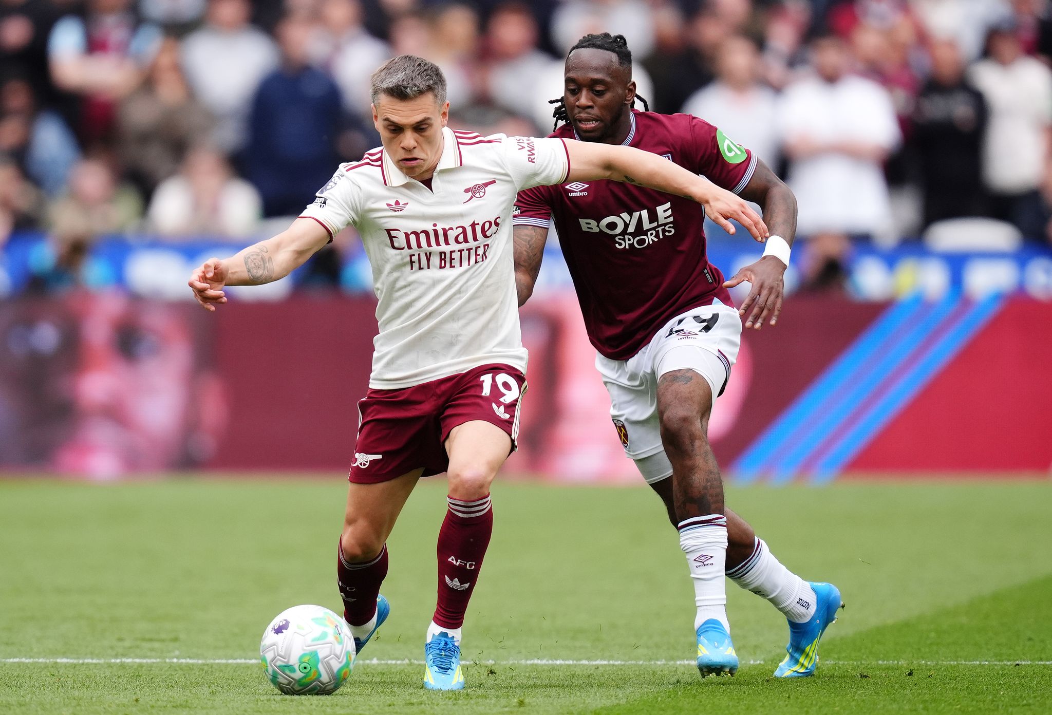 Zittersieg mit Videobeweis: Arsenal rückt Titel näher