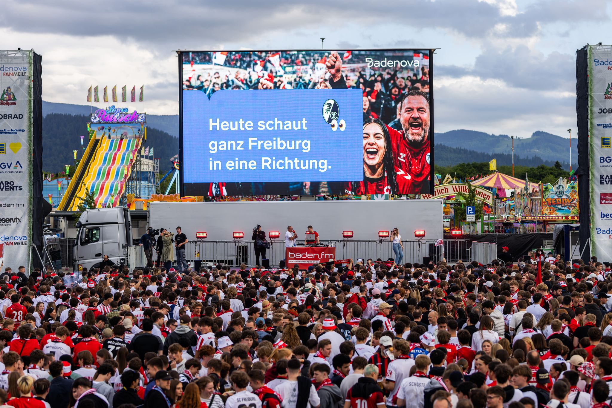 15.000 Fans feiern Europa-League-Finale in Freiburg