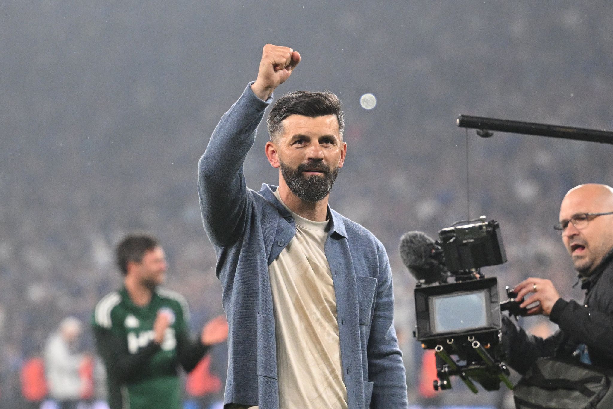 «Feuchtfröhlich»: Schalke reist im Nachtzug aus Nürnberg ab