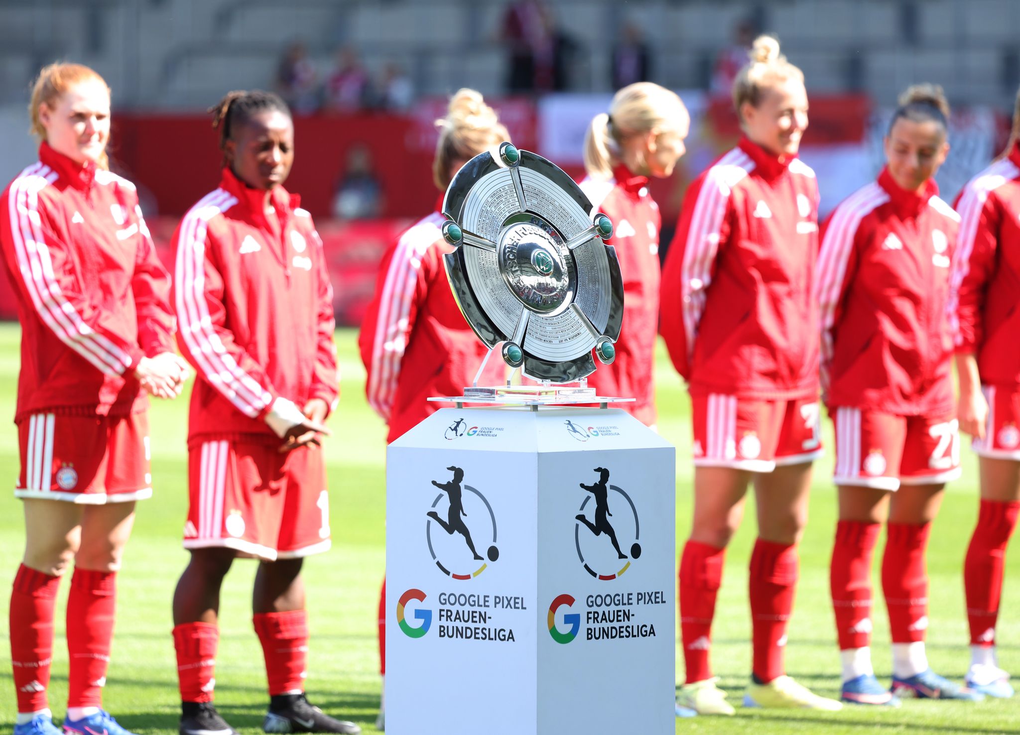 Bayern-Frauen siegen auch bei Meisterfeier