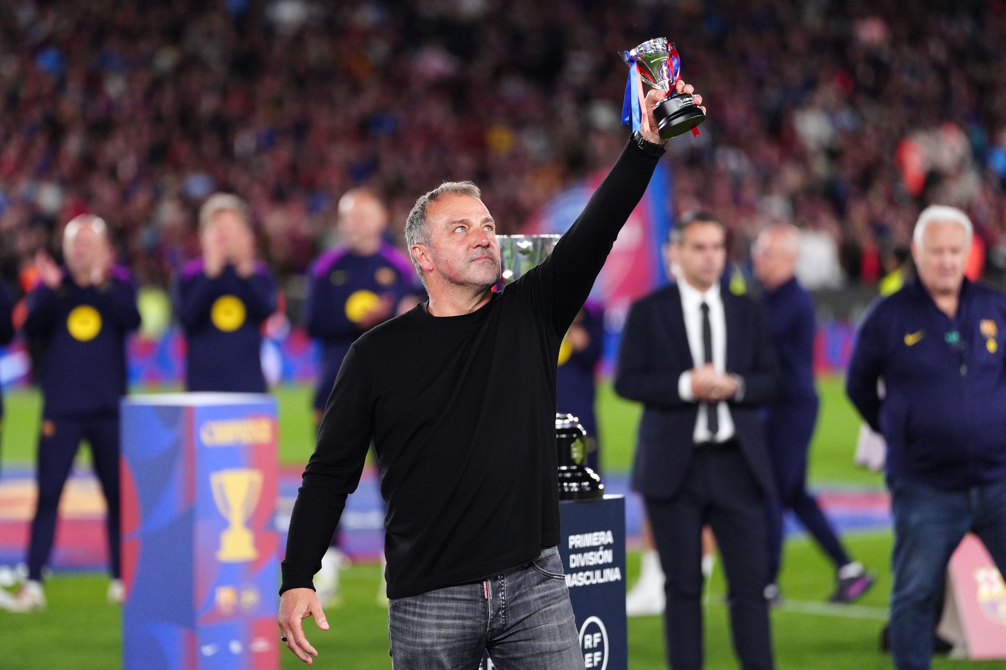 Flick wird Vertrag bei Barça bis 2028 verlängern