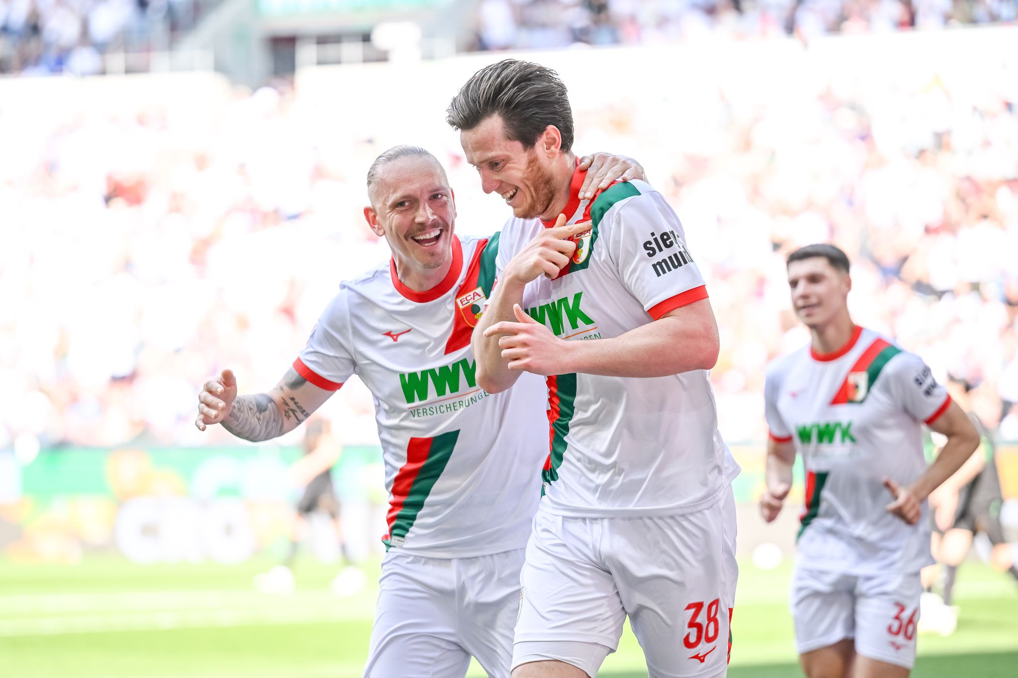 Europacup-Traum lebt: Augsburg schlägt schwache Gladbacher