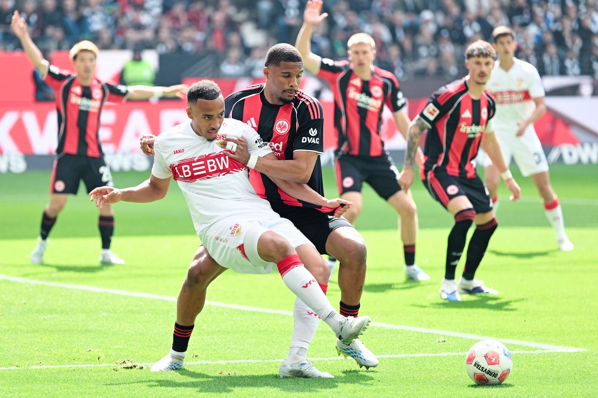2:2 in Frankfurt: Stuttgart erreicht Champions League