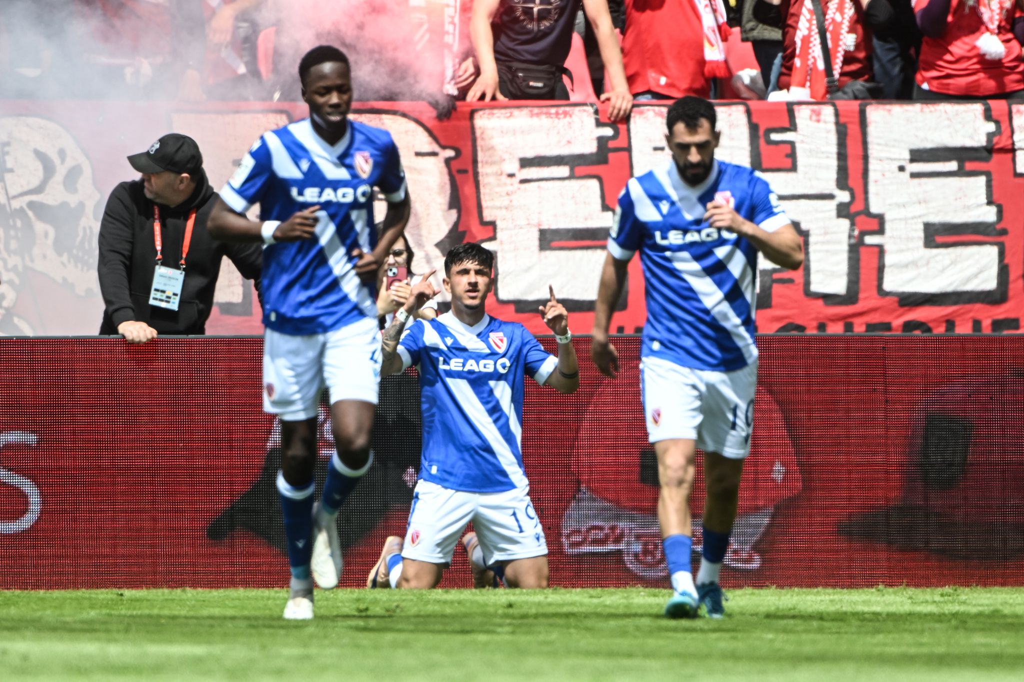 Cottbus zurück in 2. Bundesliga – Essen in der Relegation