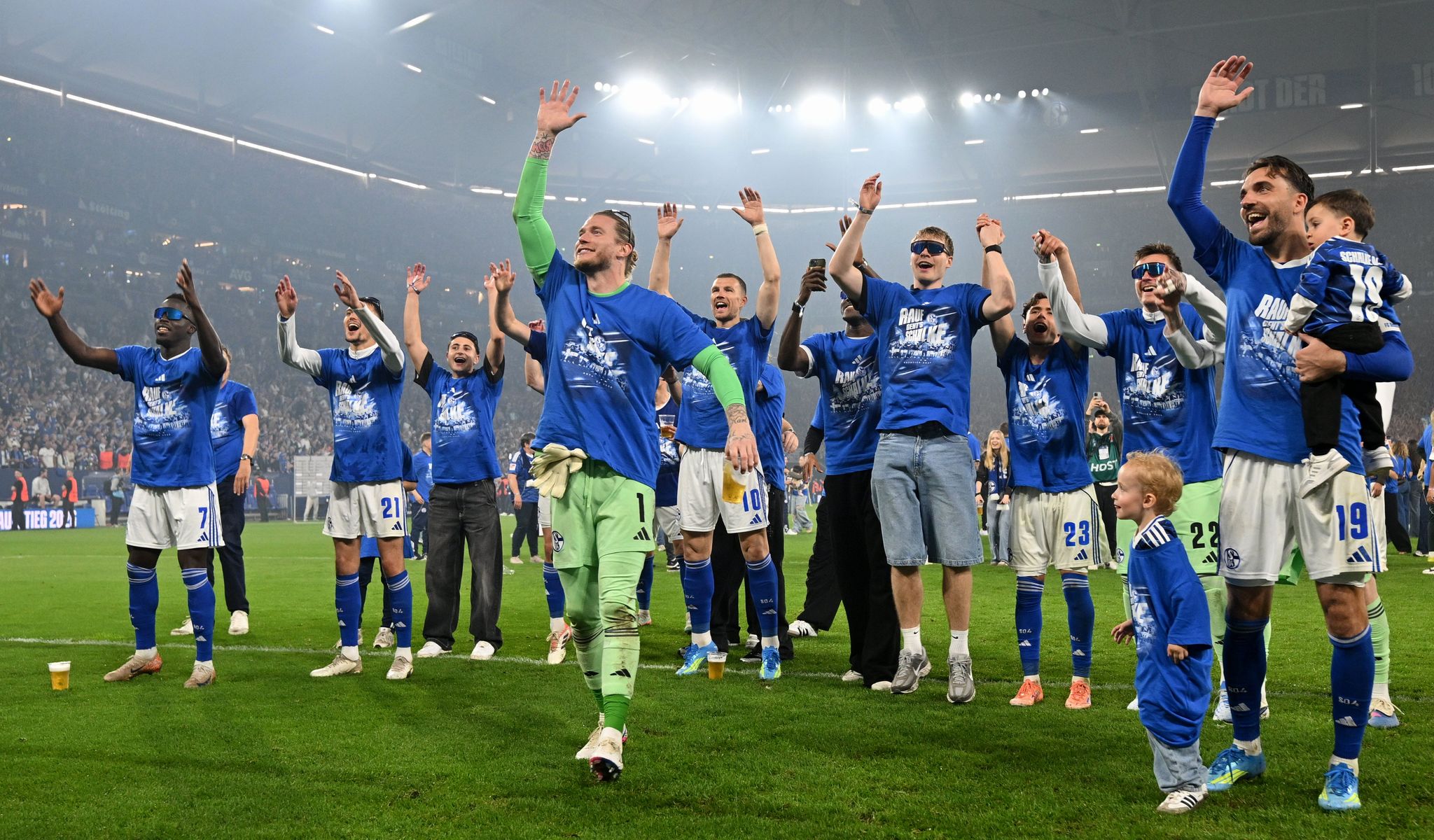 Schalke feiert Bundesliga-Rückkehr mit langer Partynacht