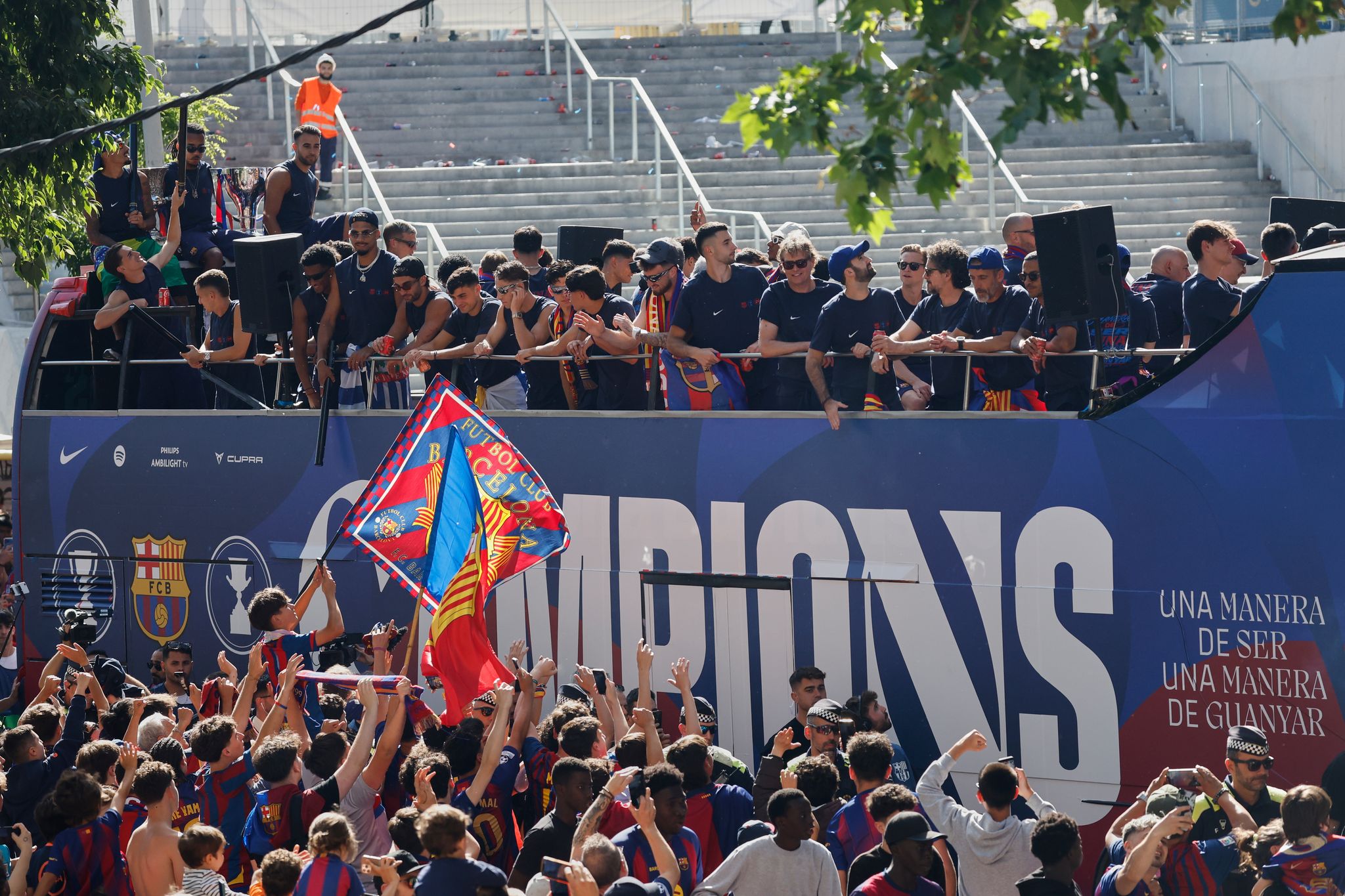 Party mit Pizza: Barça feiert 29. Liga-Titel mit Parade