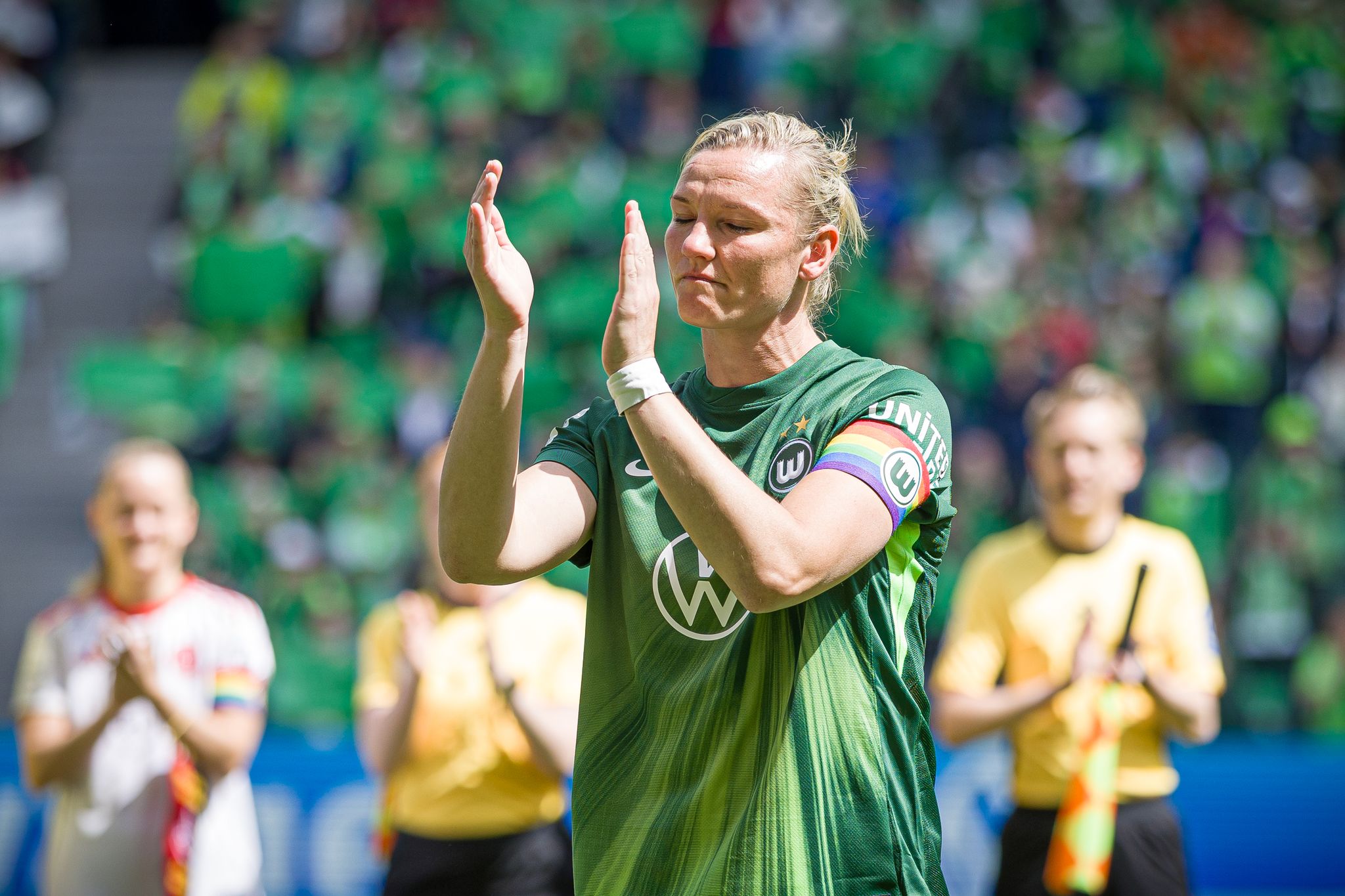 Popp trifft doppelt beim Abschiedsspiel in Wolfsburg