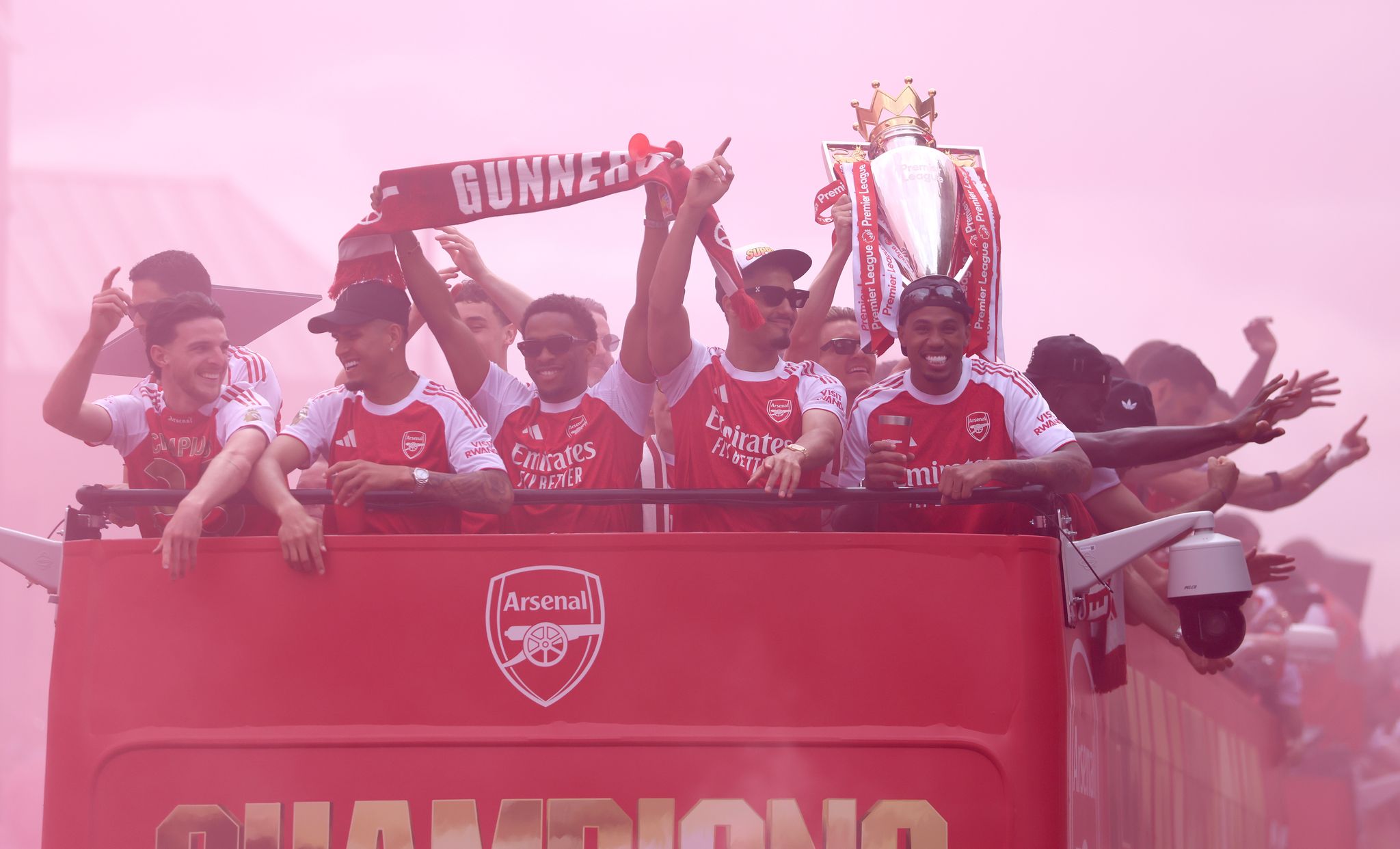 Arsenal feiert Meisterschaft mit Parade durch London