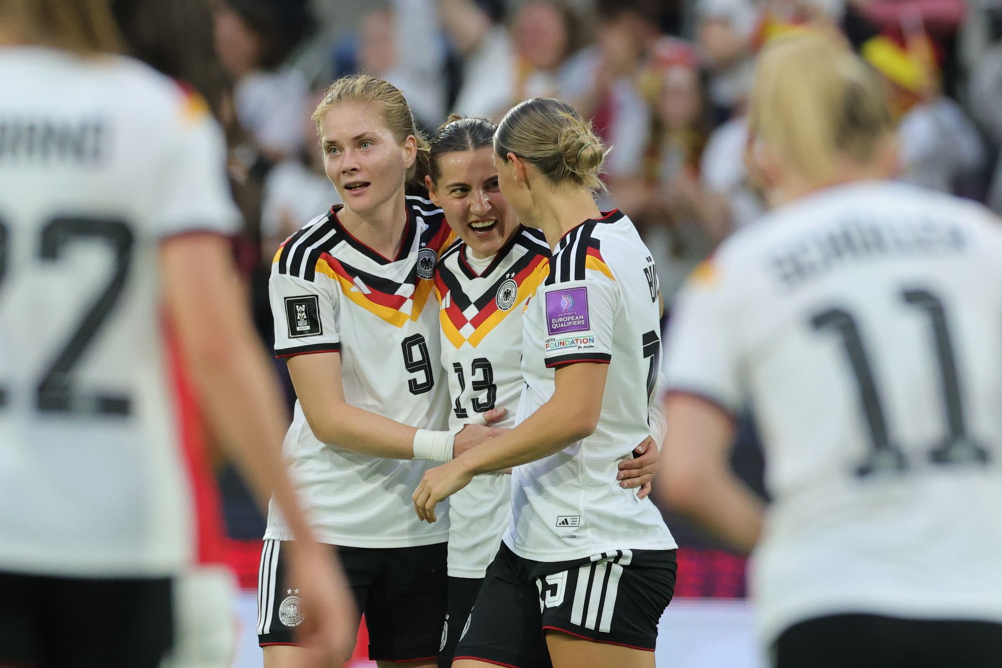 WM 2027 kann kommen: Müller genießt Debüt, Wamser isst Döner
