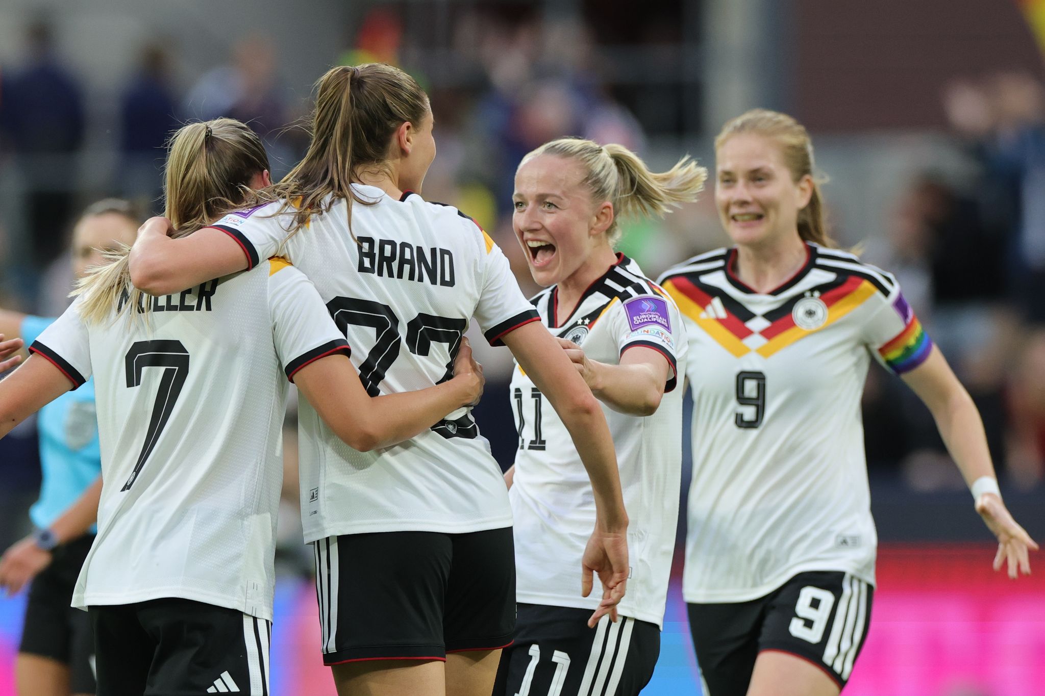 WM-Mission gestartet: DFB-Frauen lösen Ticket nach Brasilien