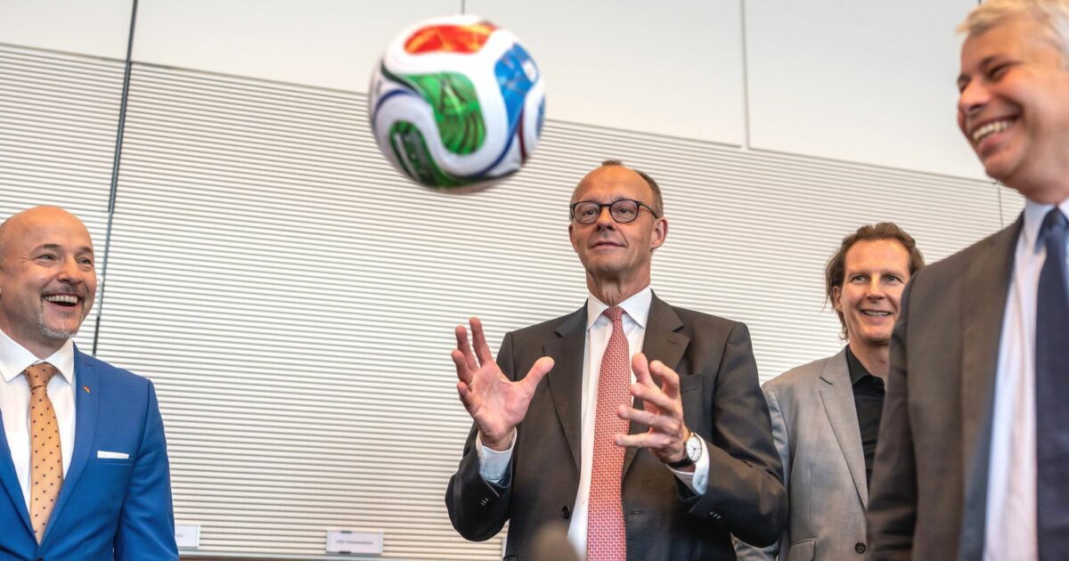 Bundeskanzler Merz erwartet klaren WM-Auftaktsieg