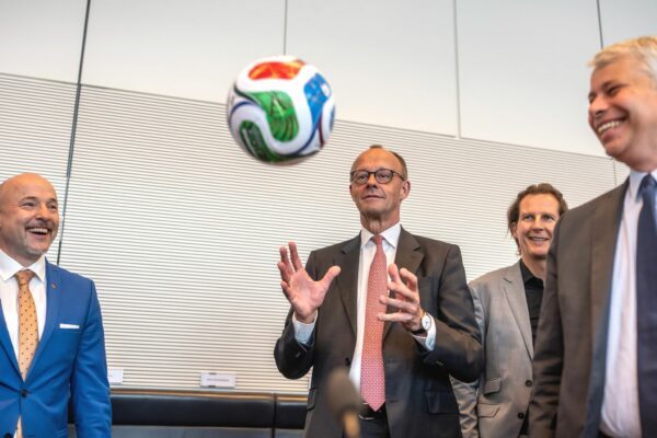 Bundeskanzler Merz erwartet klaren WM-Auftaktsieg